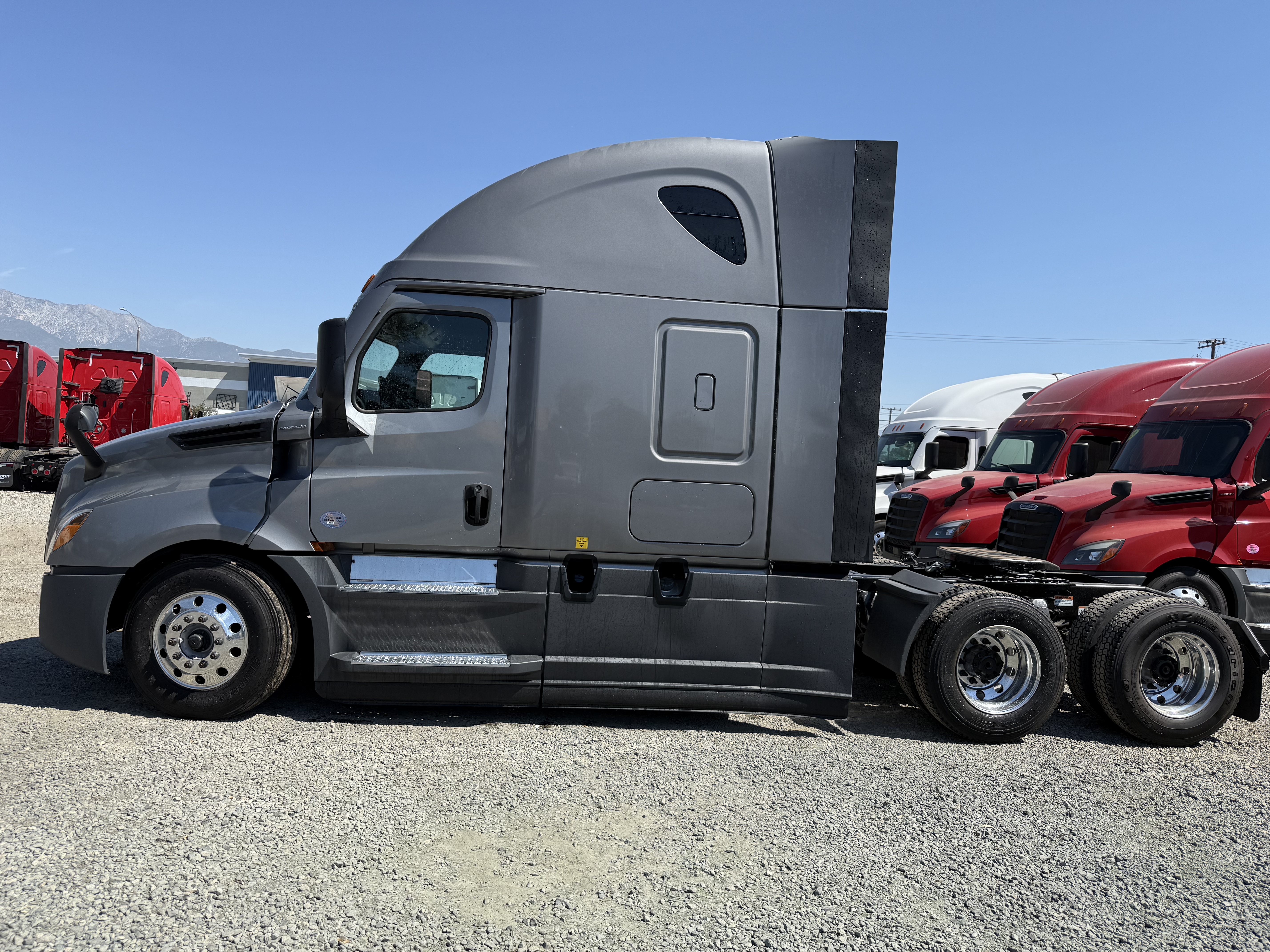 2021 FREIGHTLINER CASCADIA 126SLP - image 3