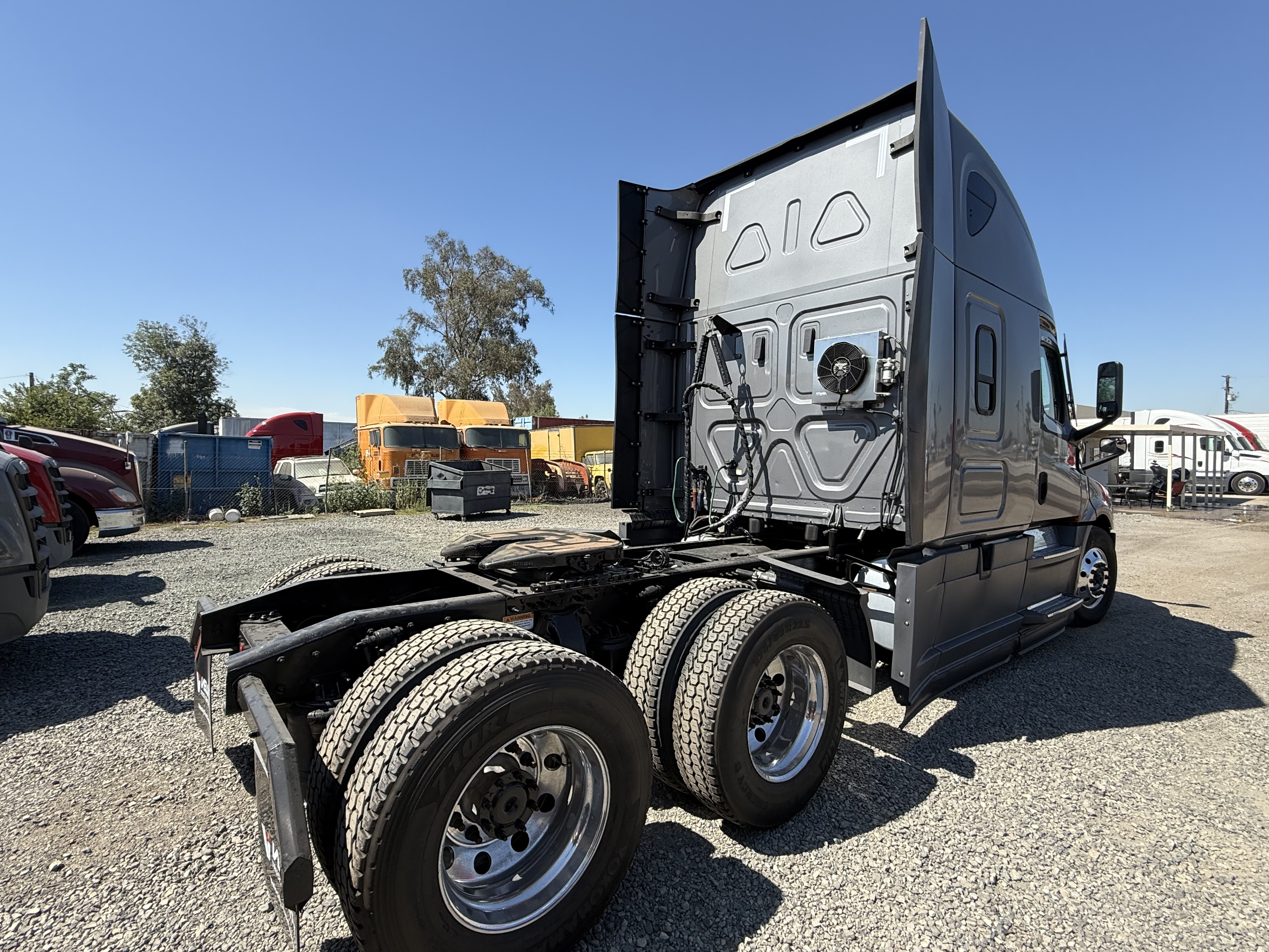 2021 FREIGHTLINER CASCADIA 126SLP - image 7