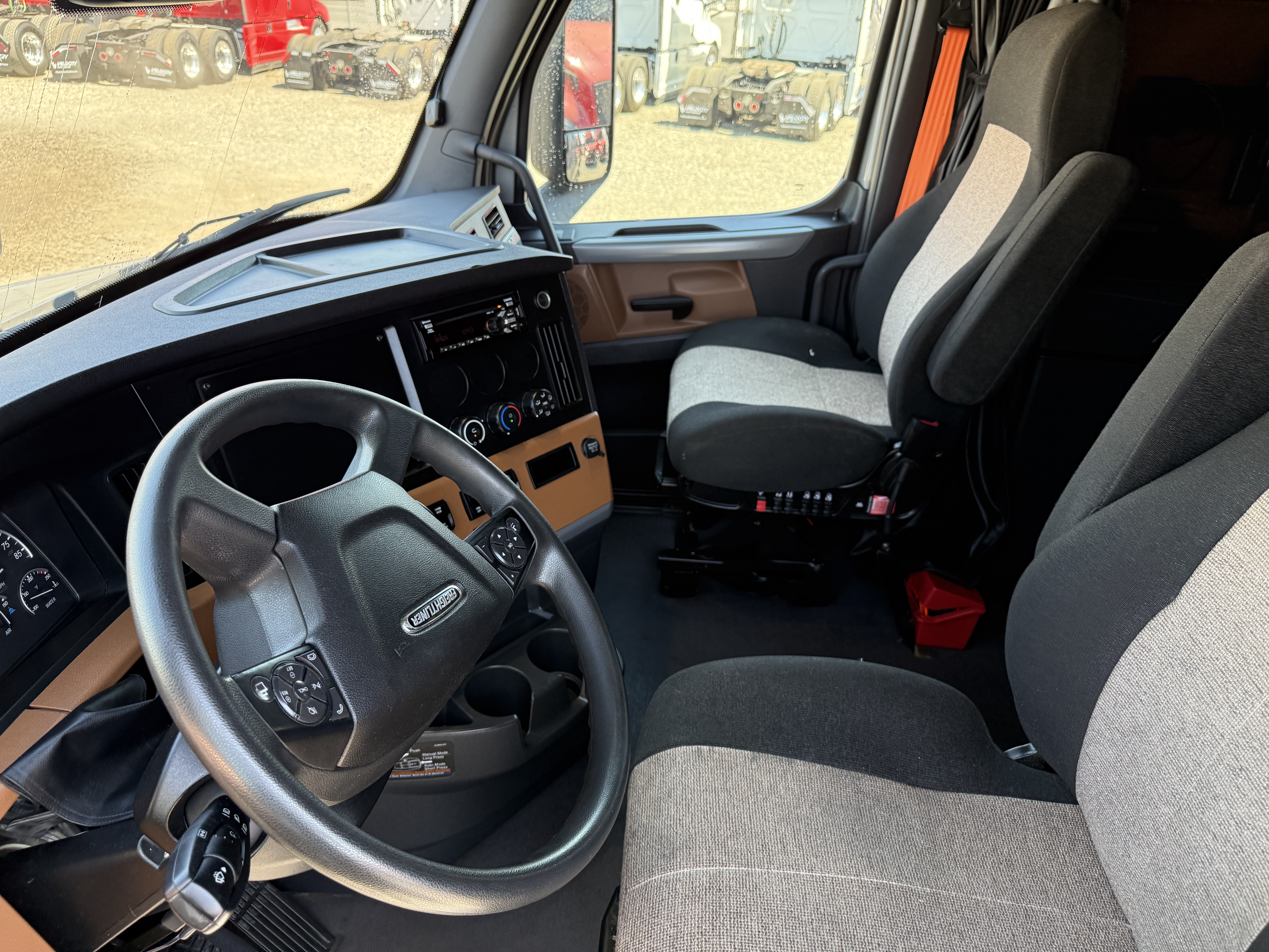 2021 FREIGHTLINER CASCADIA 126SLP - image 12