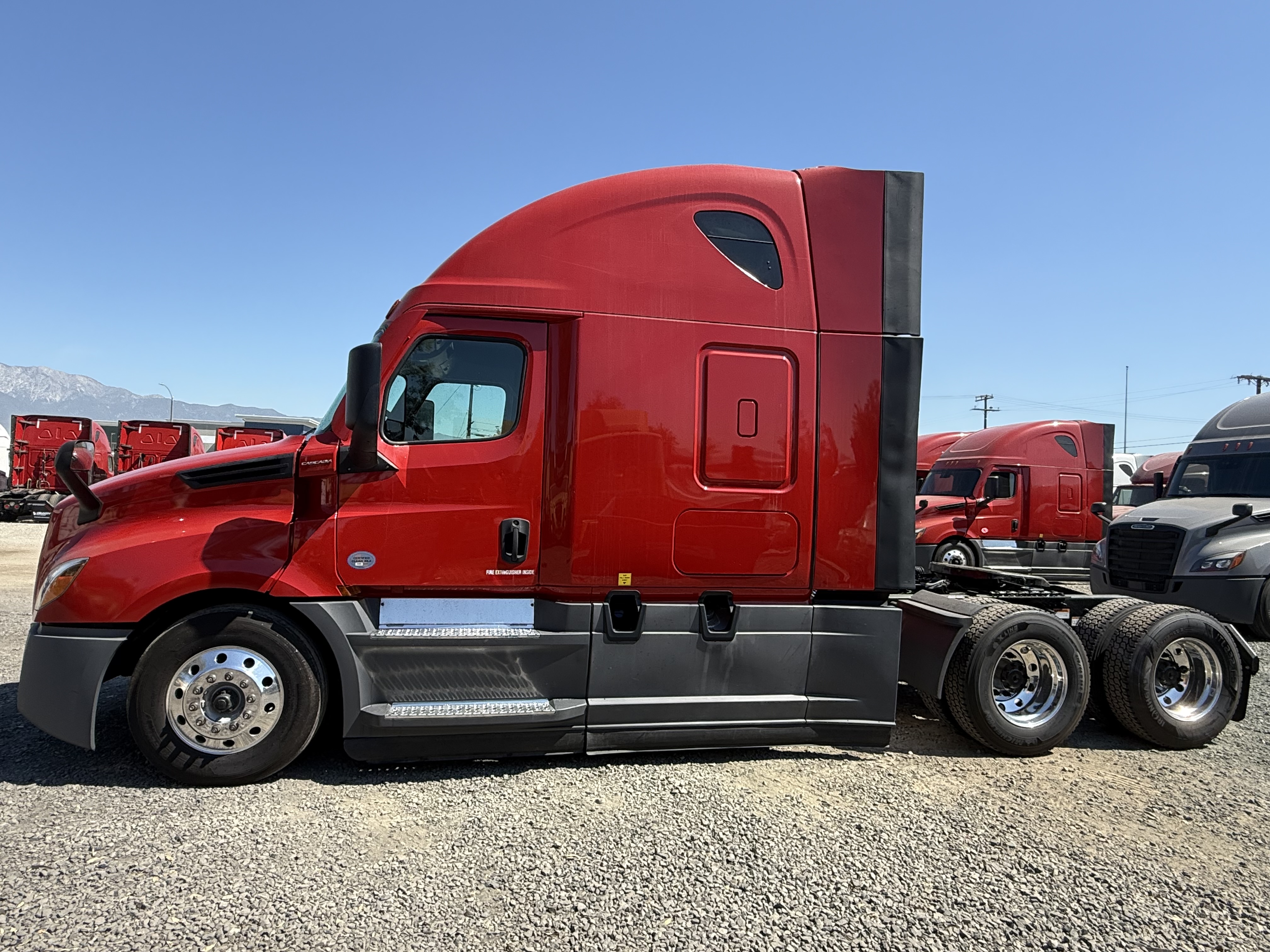2021 FREIGHTLINER CASCADIA 126SLP - image 3