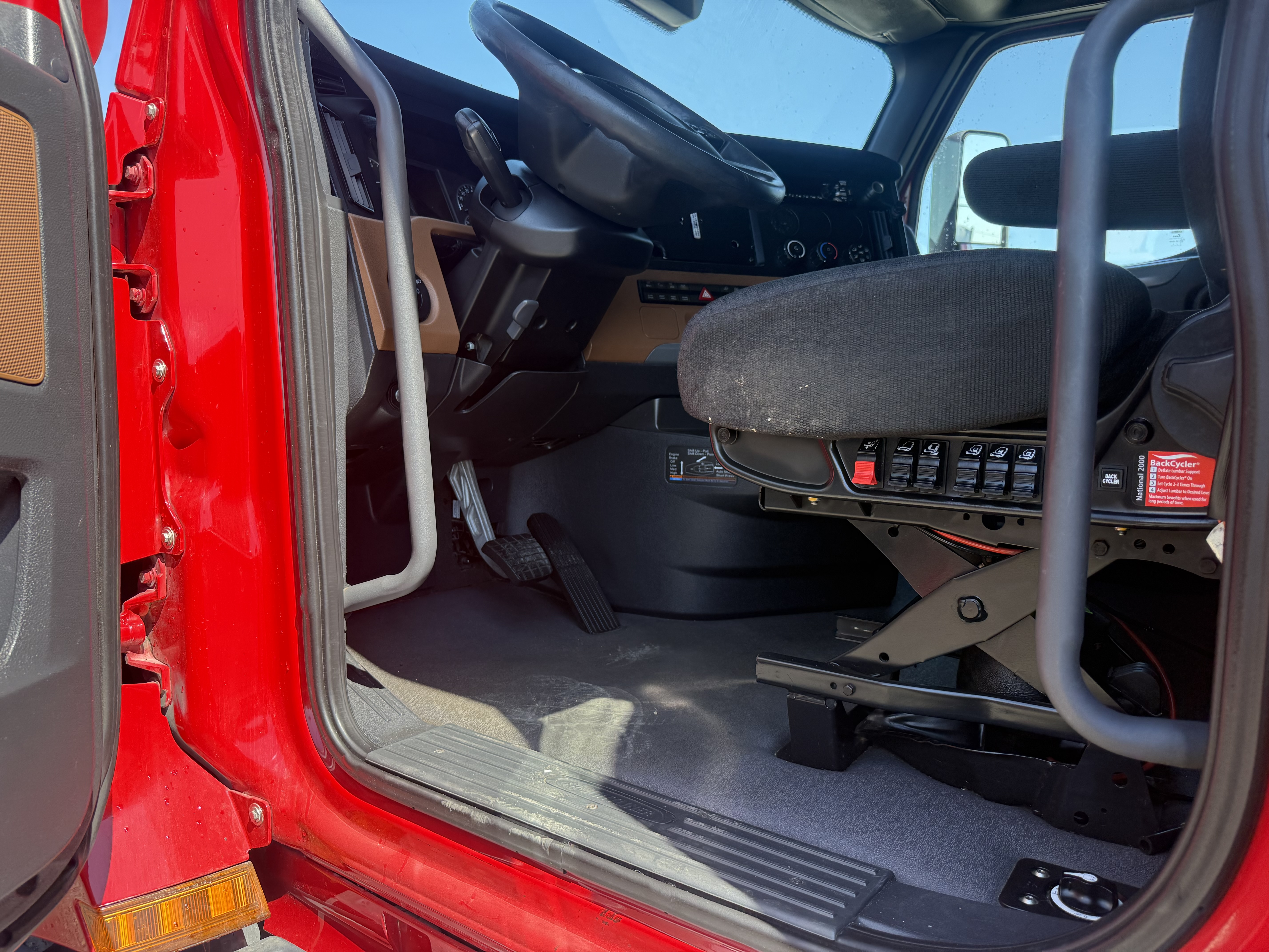 2021 FREIGHTLINER CASCADIA 126SLP - image 12