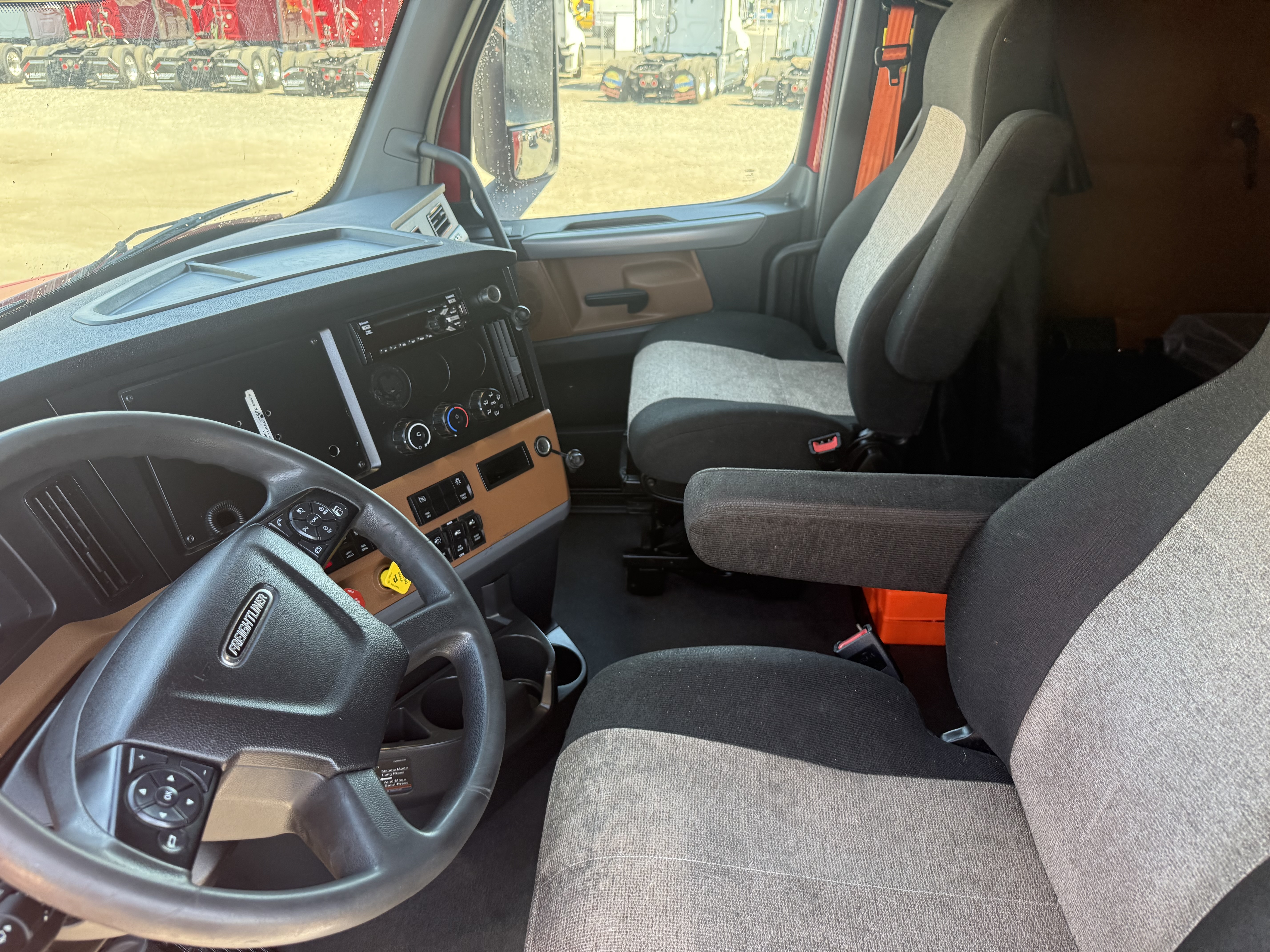 2021 FREIGHTLINER CASCADIA 126SLP - image 13