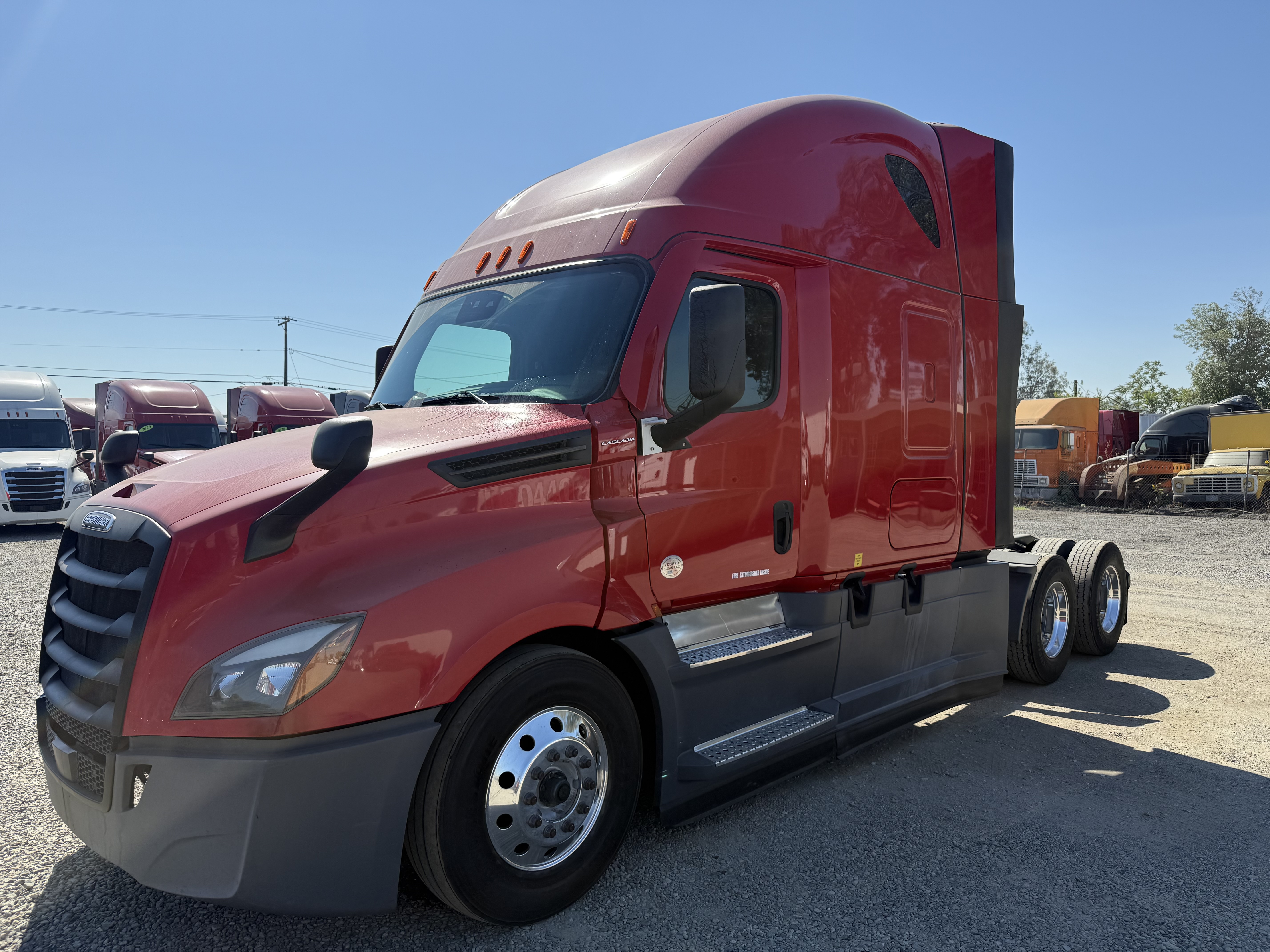 2020 FREIGHTLINER CASCADIA 126SLP - image 1