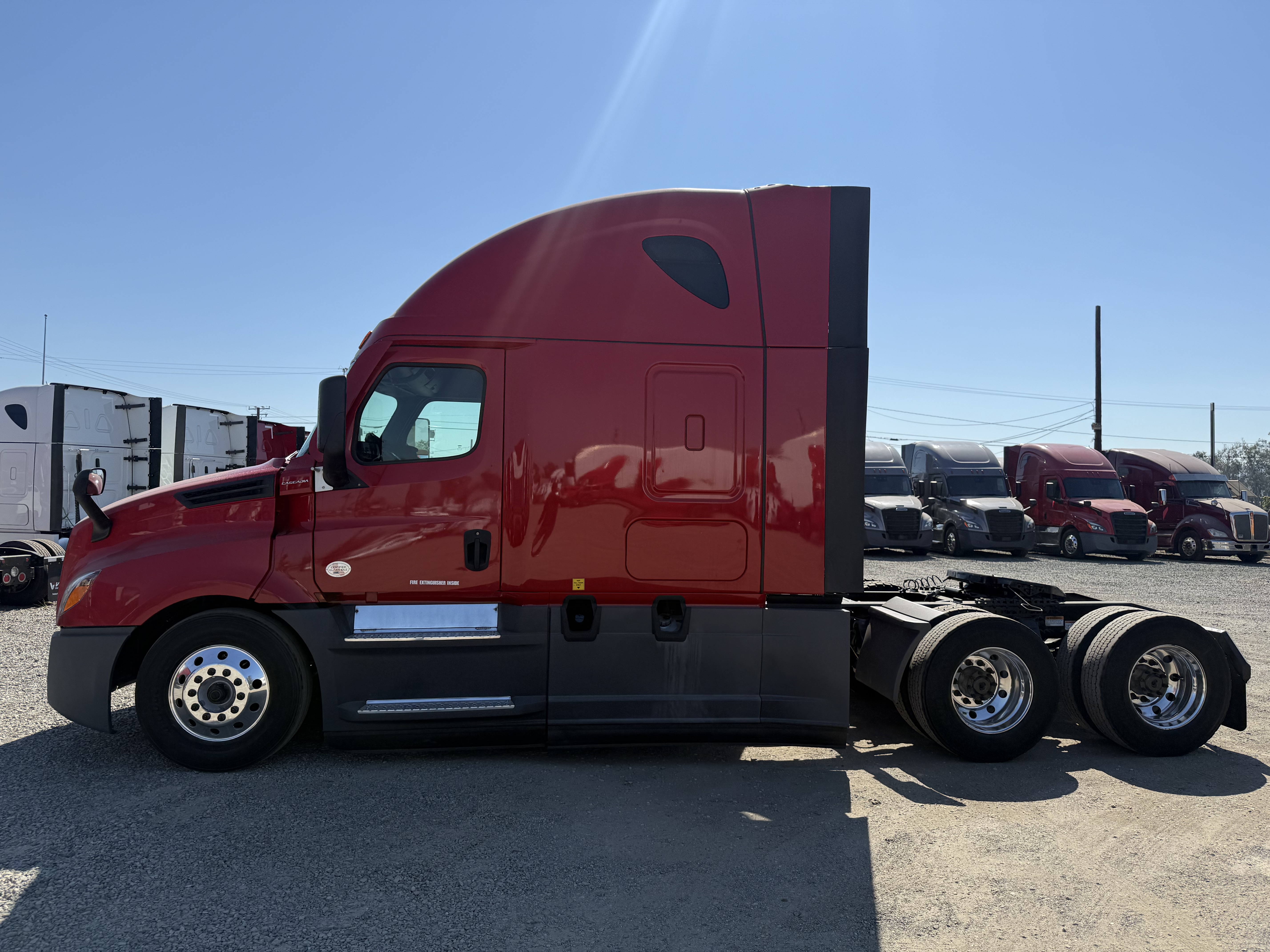 2020 FREIGHTLINER CASCADIA 126SLP - image 3