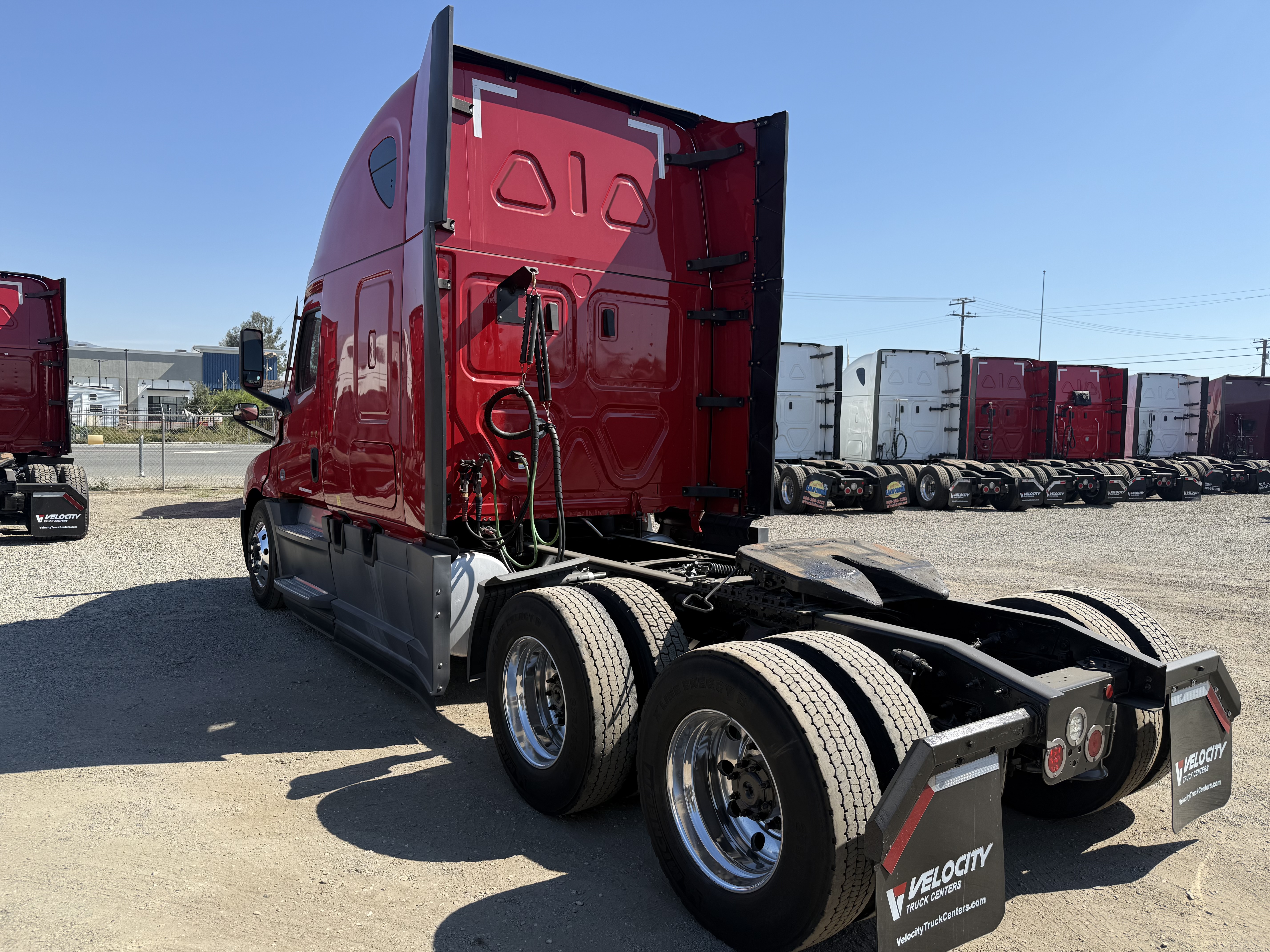 2020 FREIGHTLINER CASCADIA 126SLP - image 4