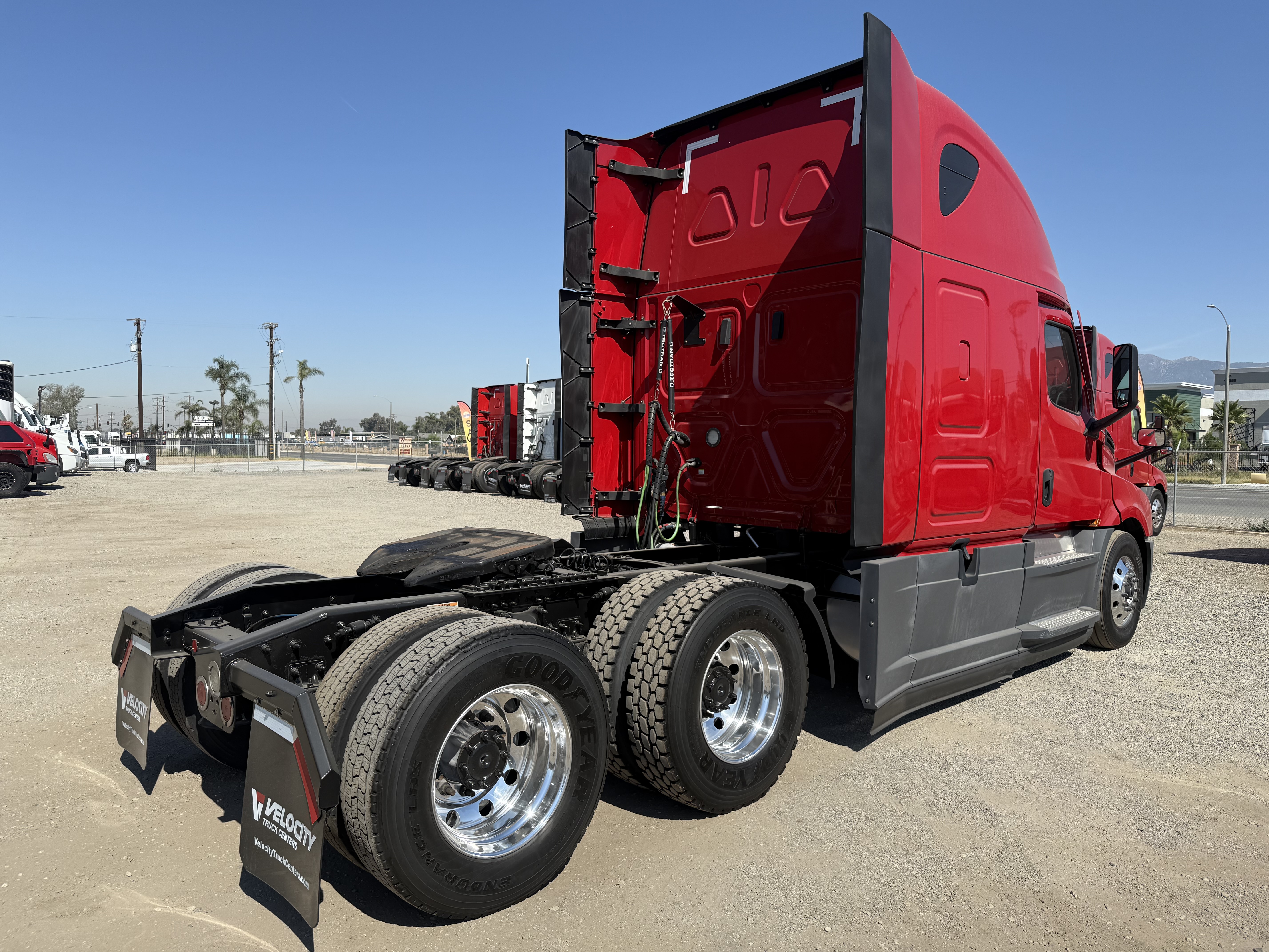 2020 FREIGHTLINER CASCADIA 126SLP - image 7
