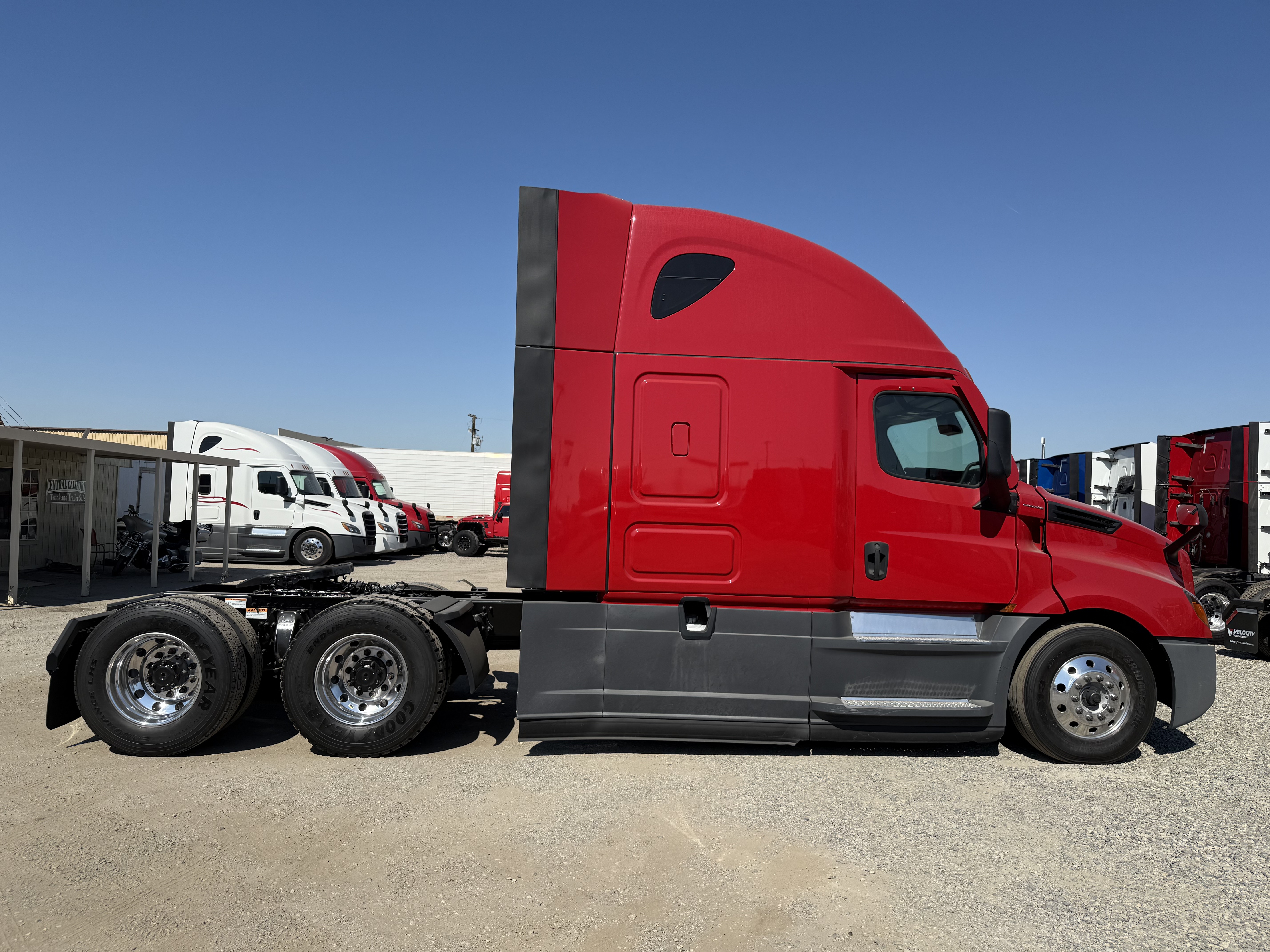 2020 FREIGHTLINER CASCADIA 126SLP - image 8