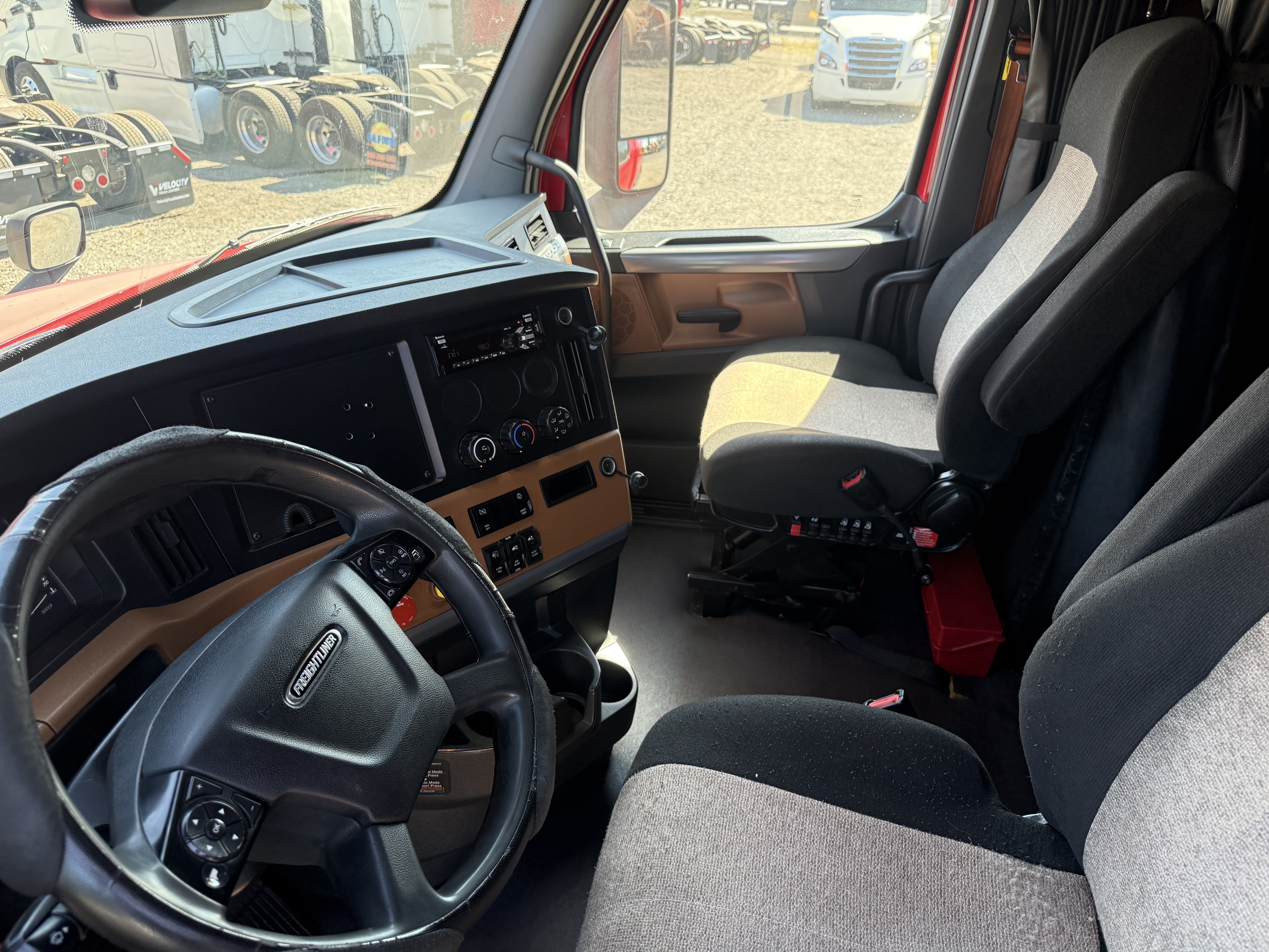 2020 FREIGHTLINER CASCADIA 126SLP - image 13