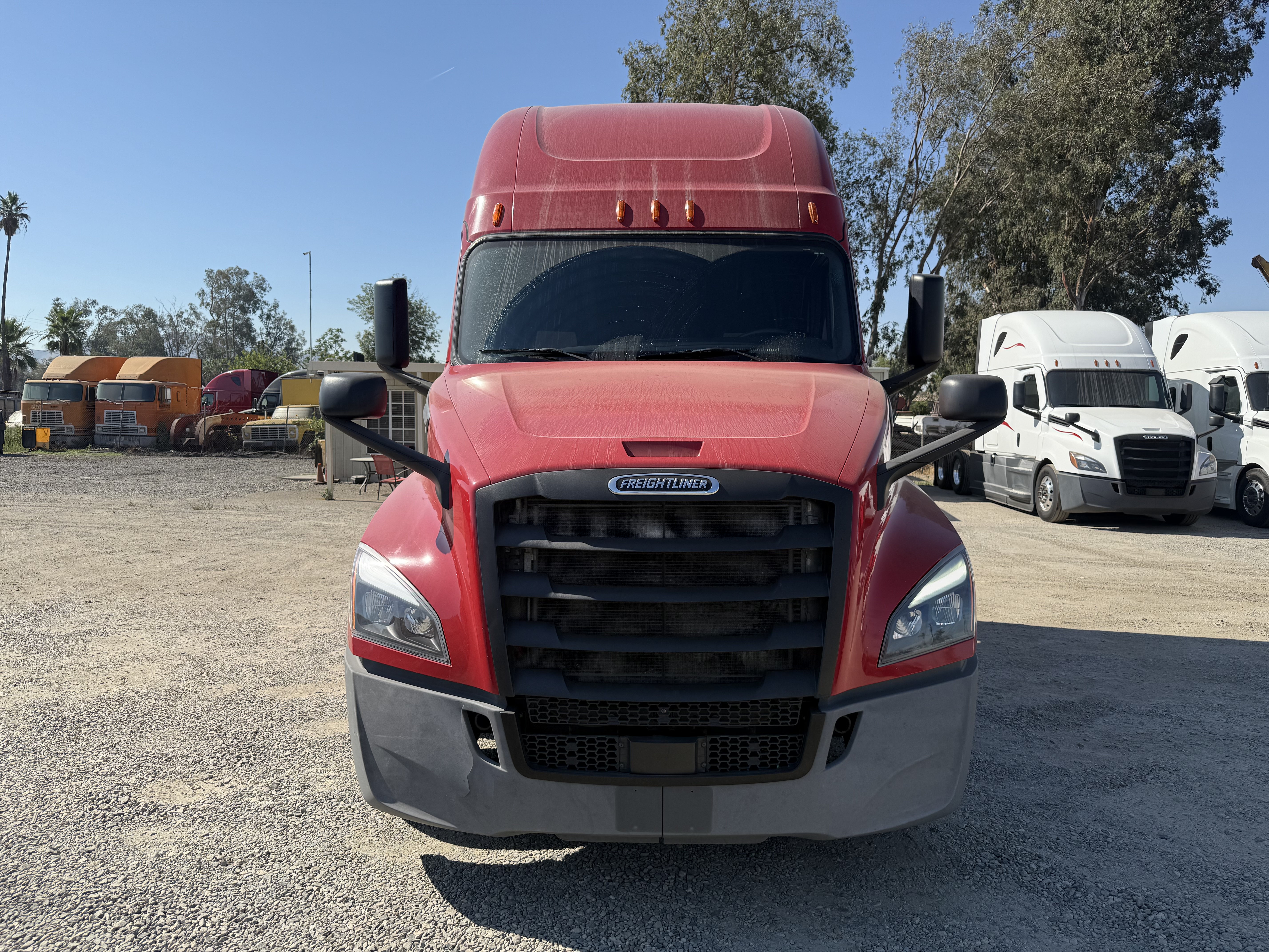 2020 FREIGHTLINER CASCADIA 126SLP - image 2
