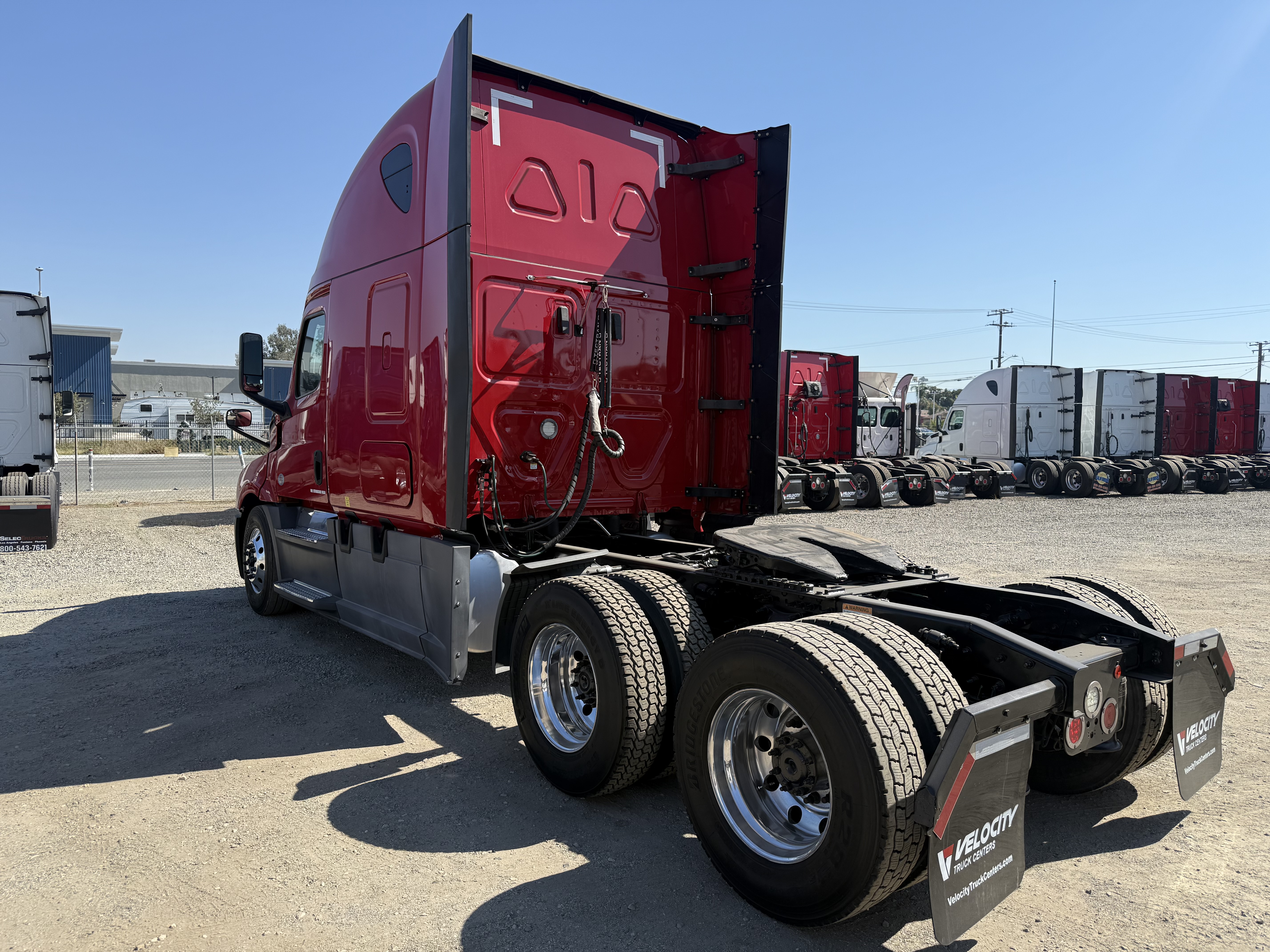 2020 FREIGHTLINER CASCADIA 126SLP - image 4