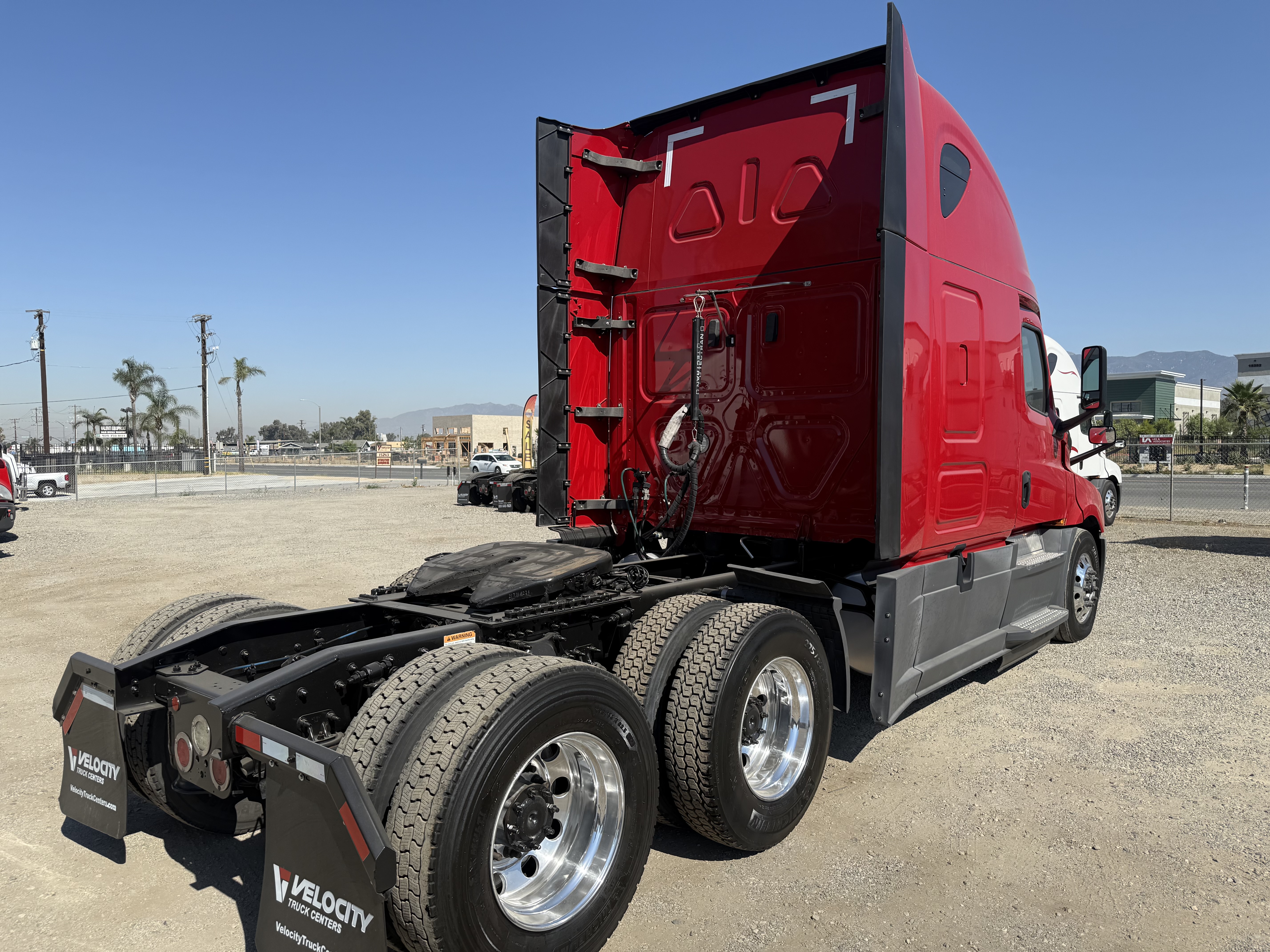 2020 FREIGHTLINER CASCADIA 126SLP - image 7