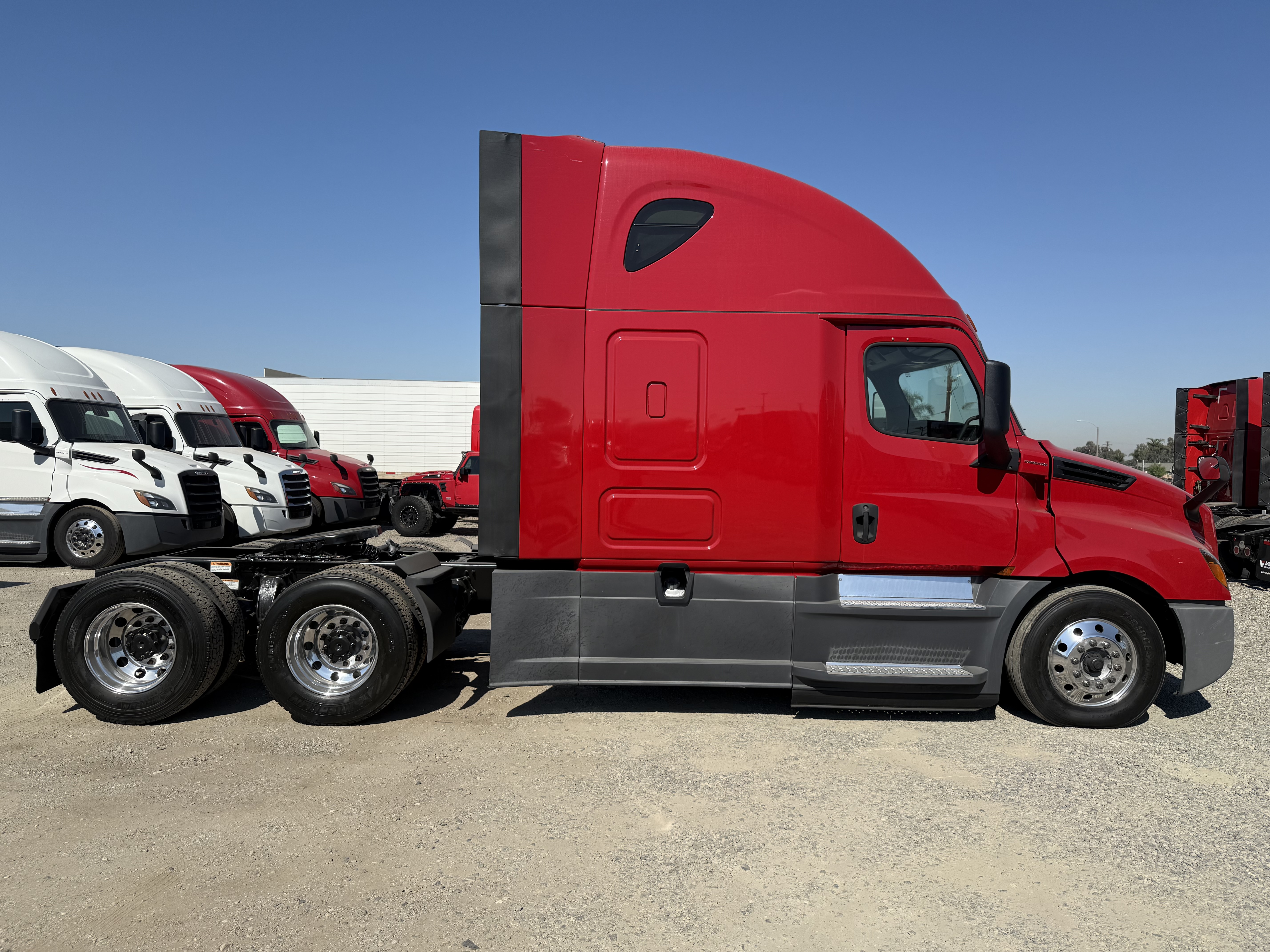 2020 FREIGHTLINER CASCADIA 126SLP - image 8