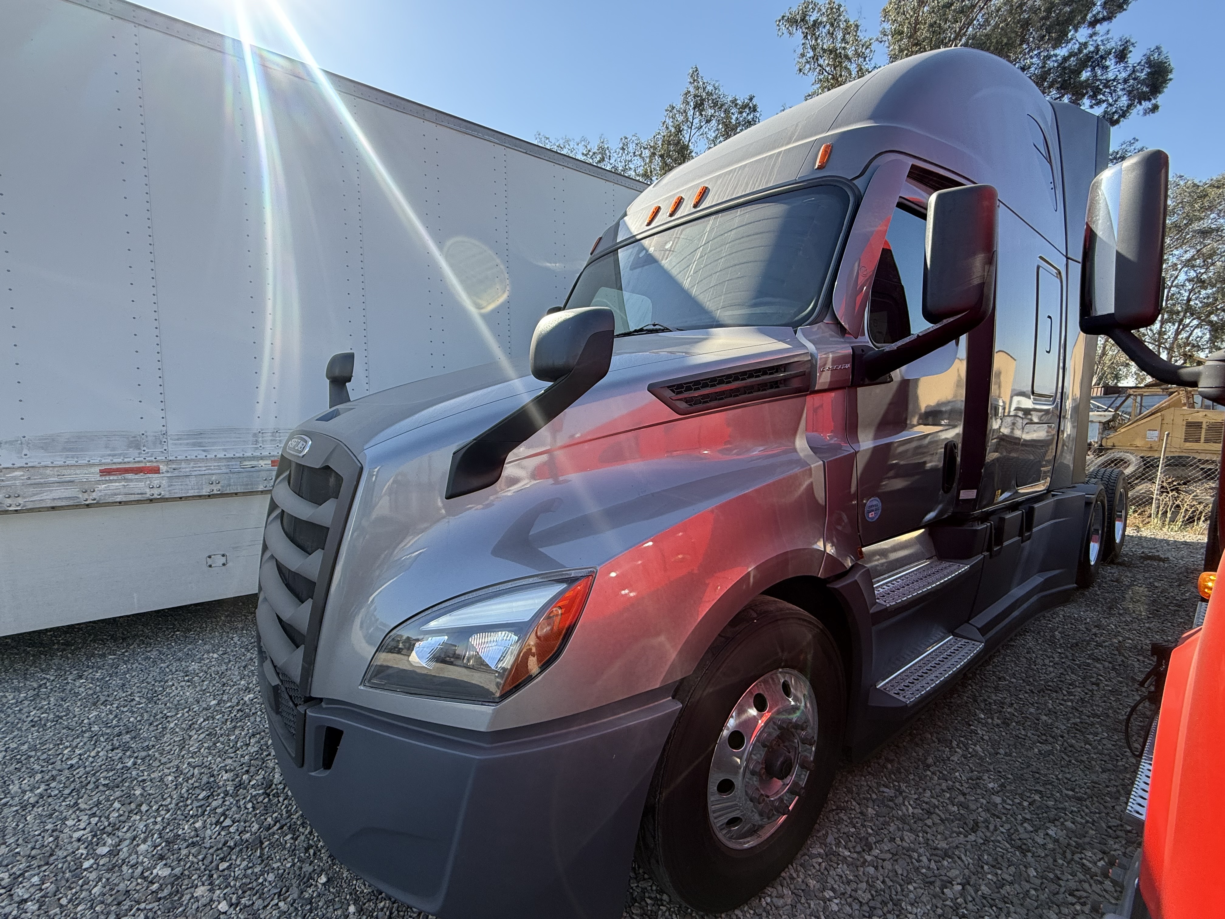 2021 FREIGHTLINER CASCADIA 126SLP - image 1