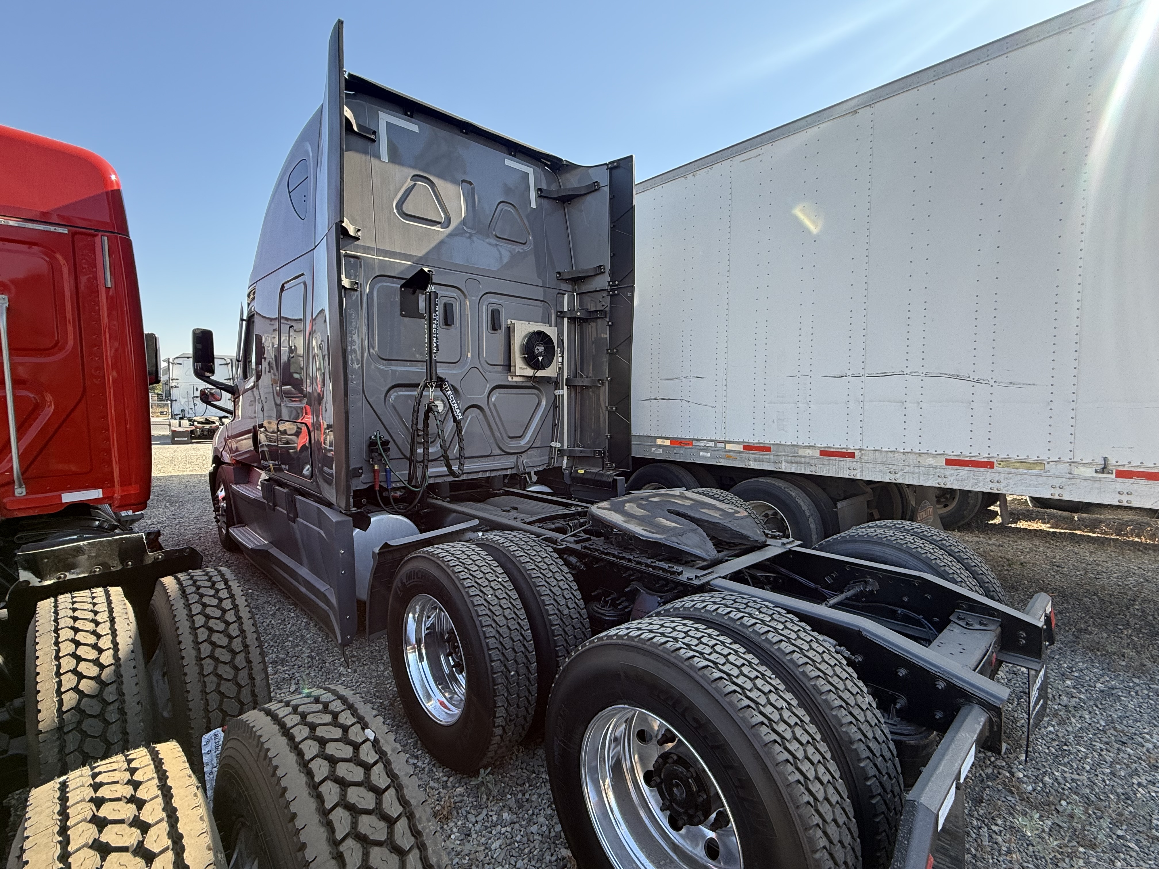2021 FREIGHTLINER CASCADIA 126SLP - image 3