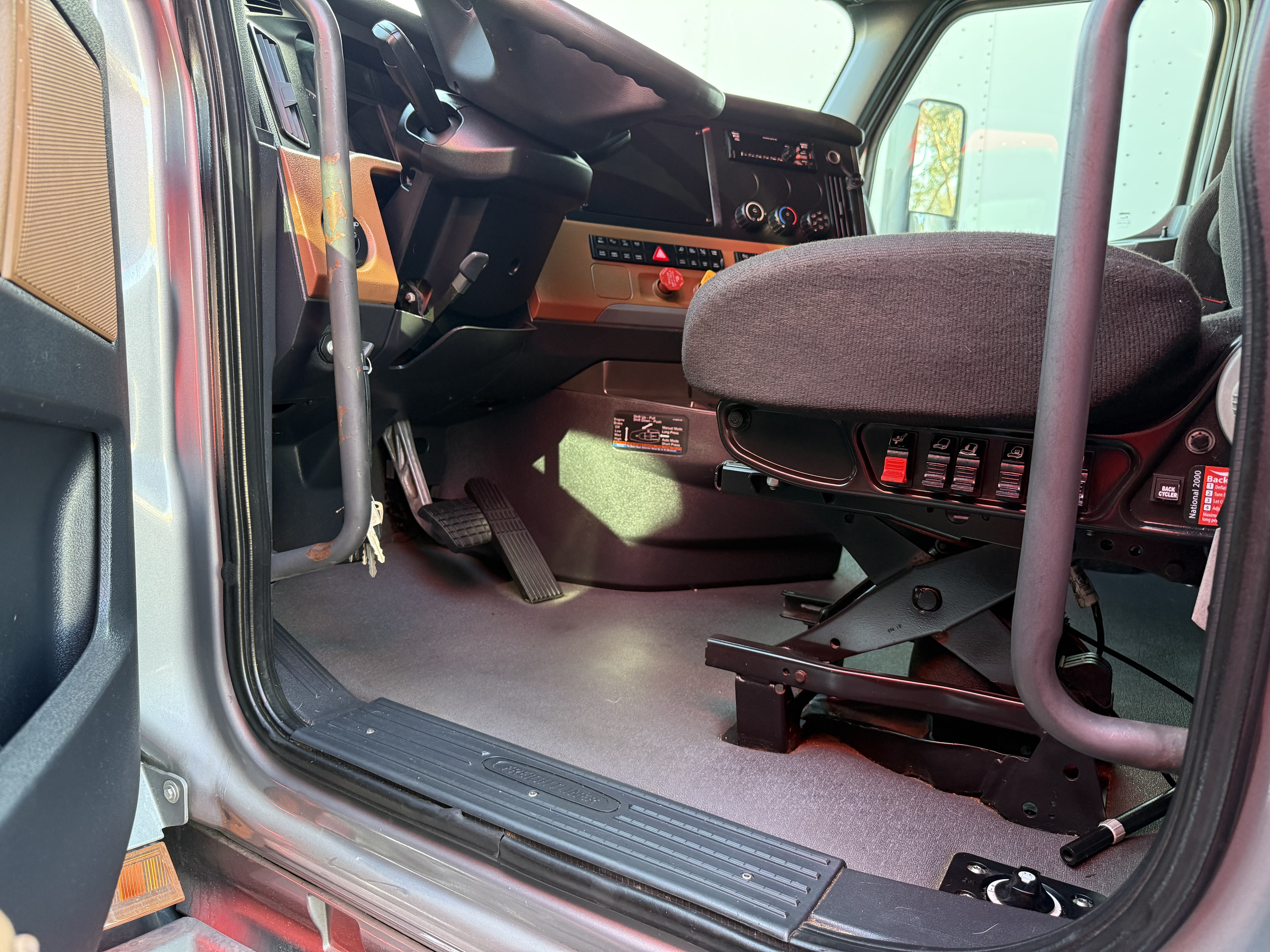 2021 FREIGHTLINER CASCADIA 126SLP - image 10