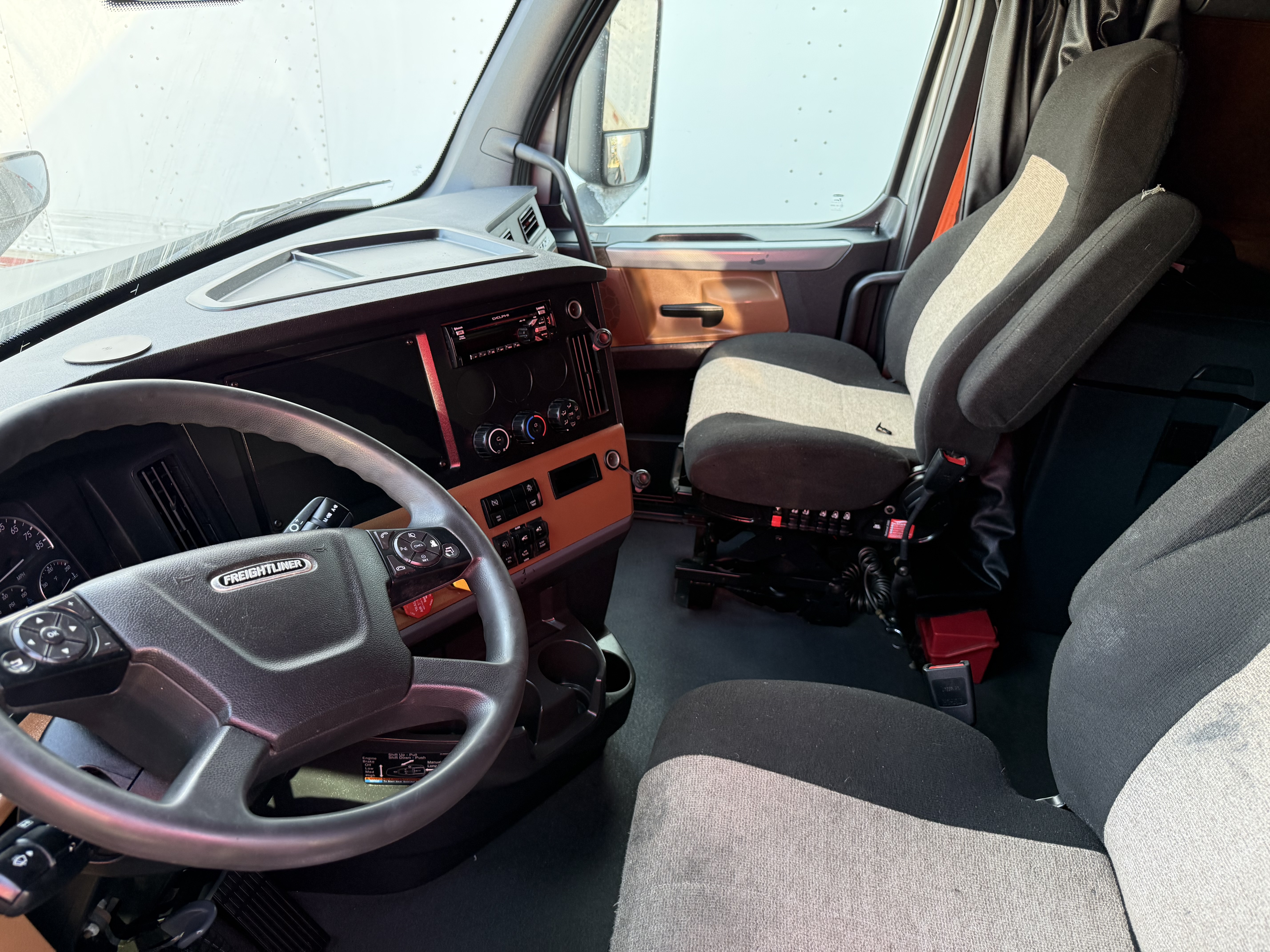 2021 FREIGHTLINER CASCADIA 126SLP - image 11