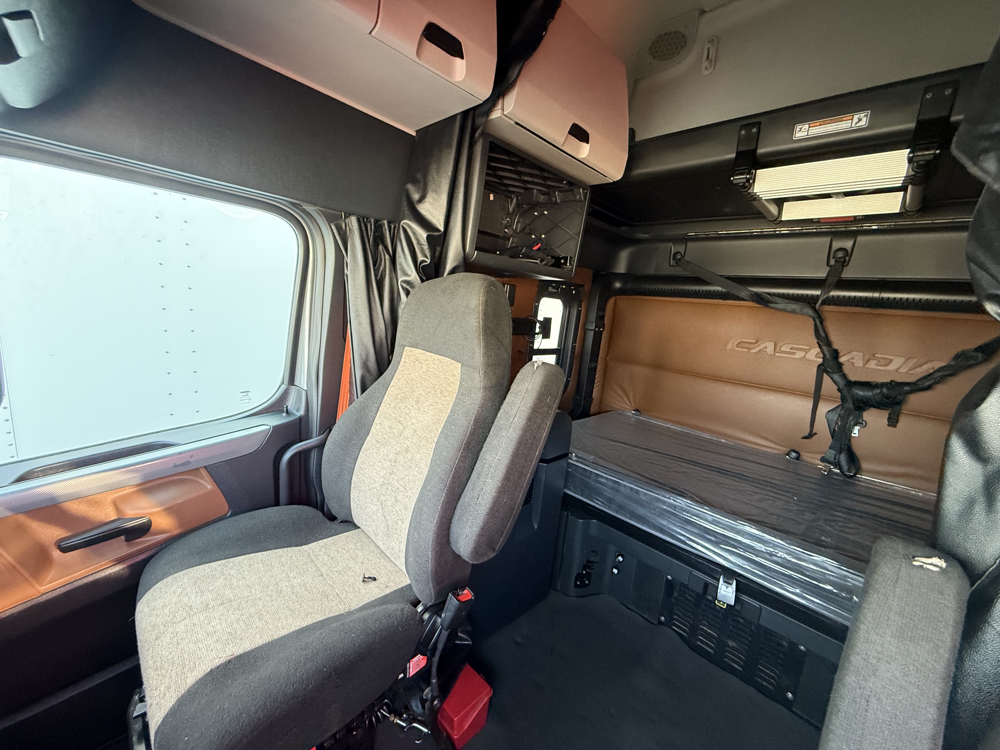 2021 FREIGHTLINER CASCADIA 126SLP - image 12