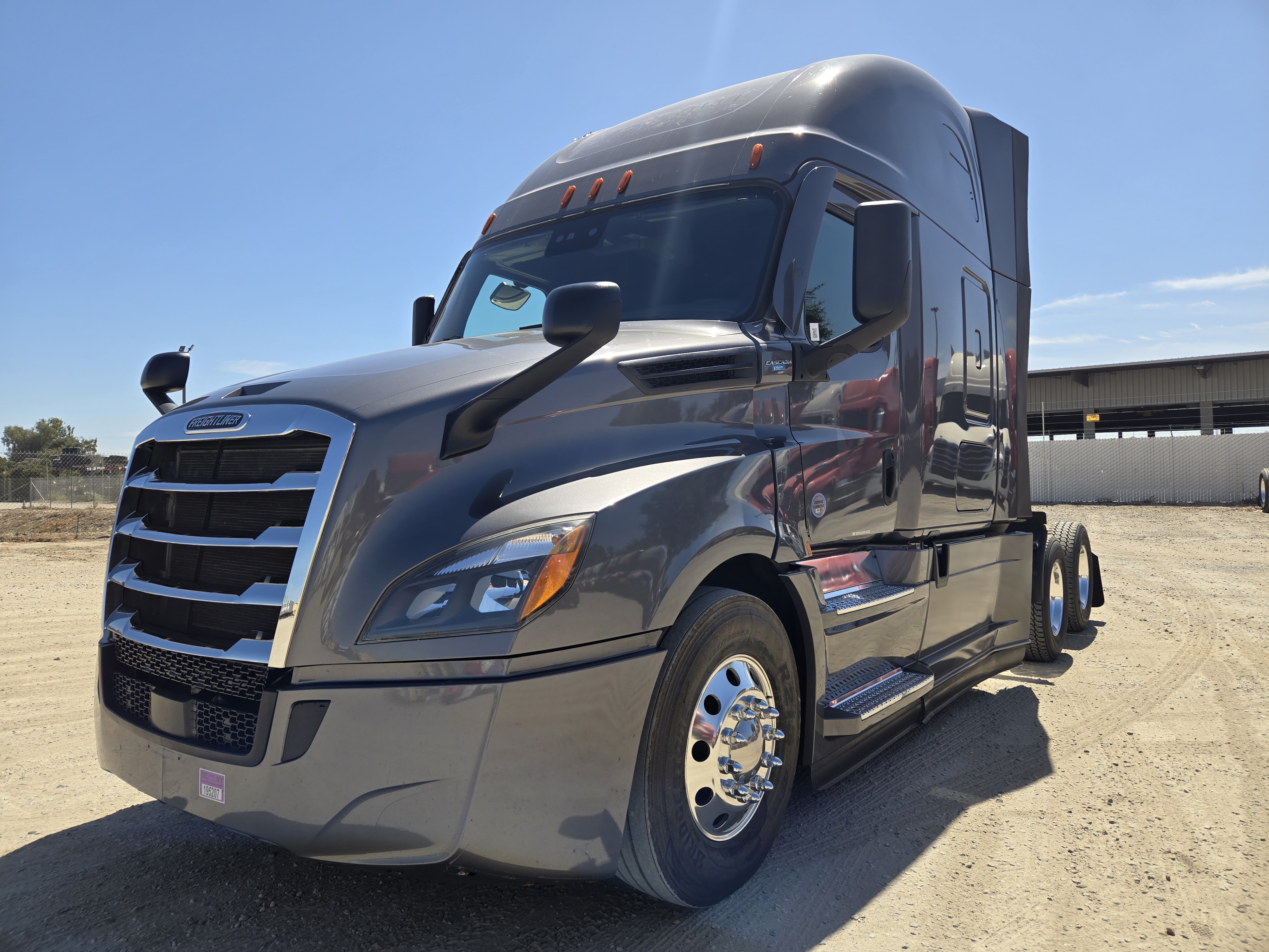 2021 FREIGHTLINER CASCADIA 126SLP - image 1
