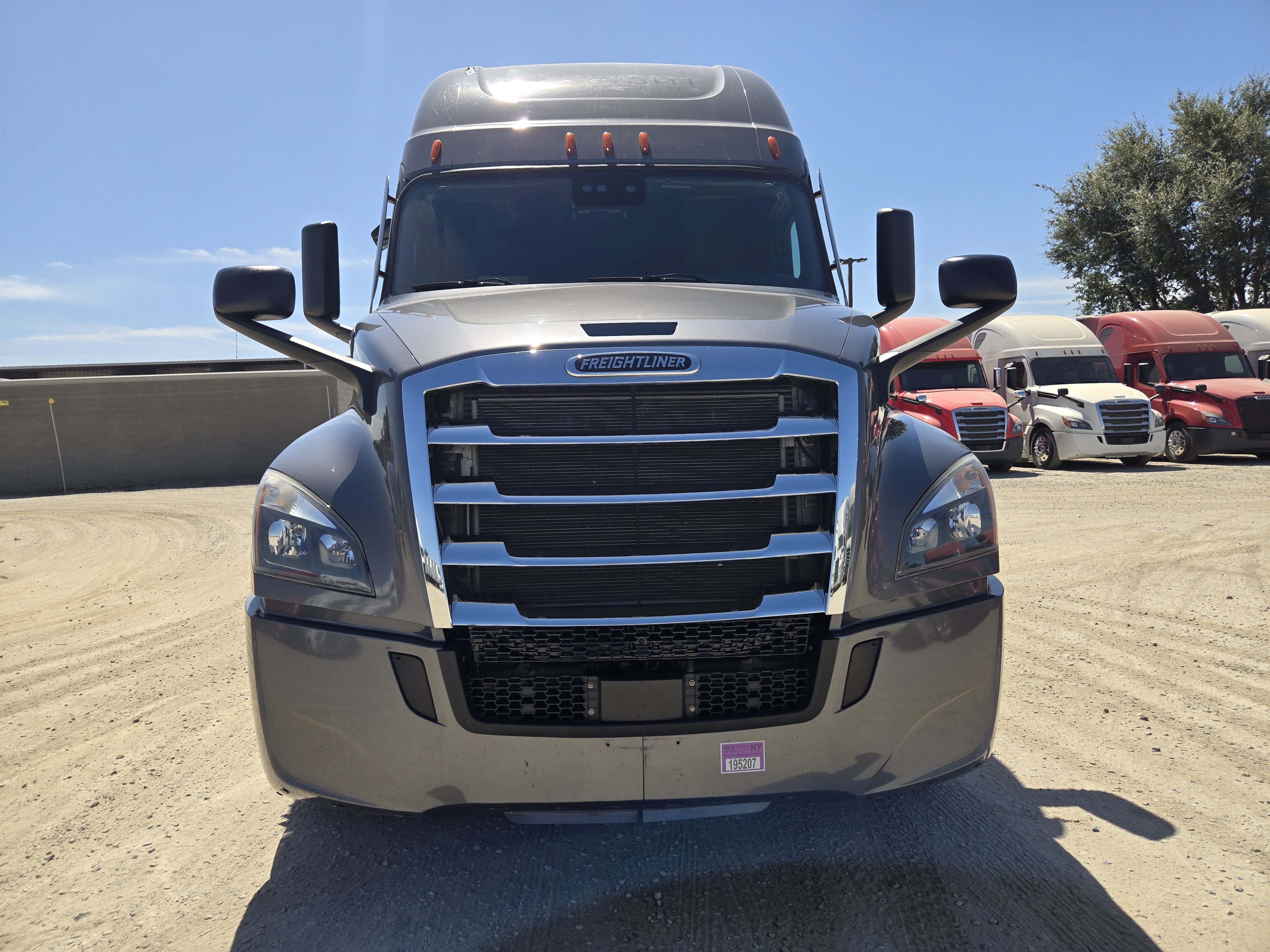 2021 FREIGHTLINER CASCADIA 126SLP - image 2