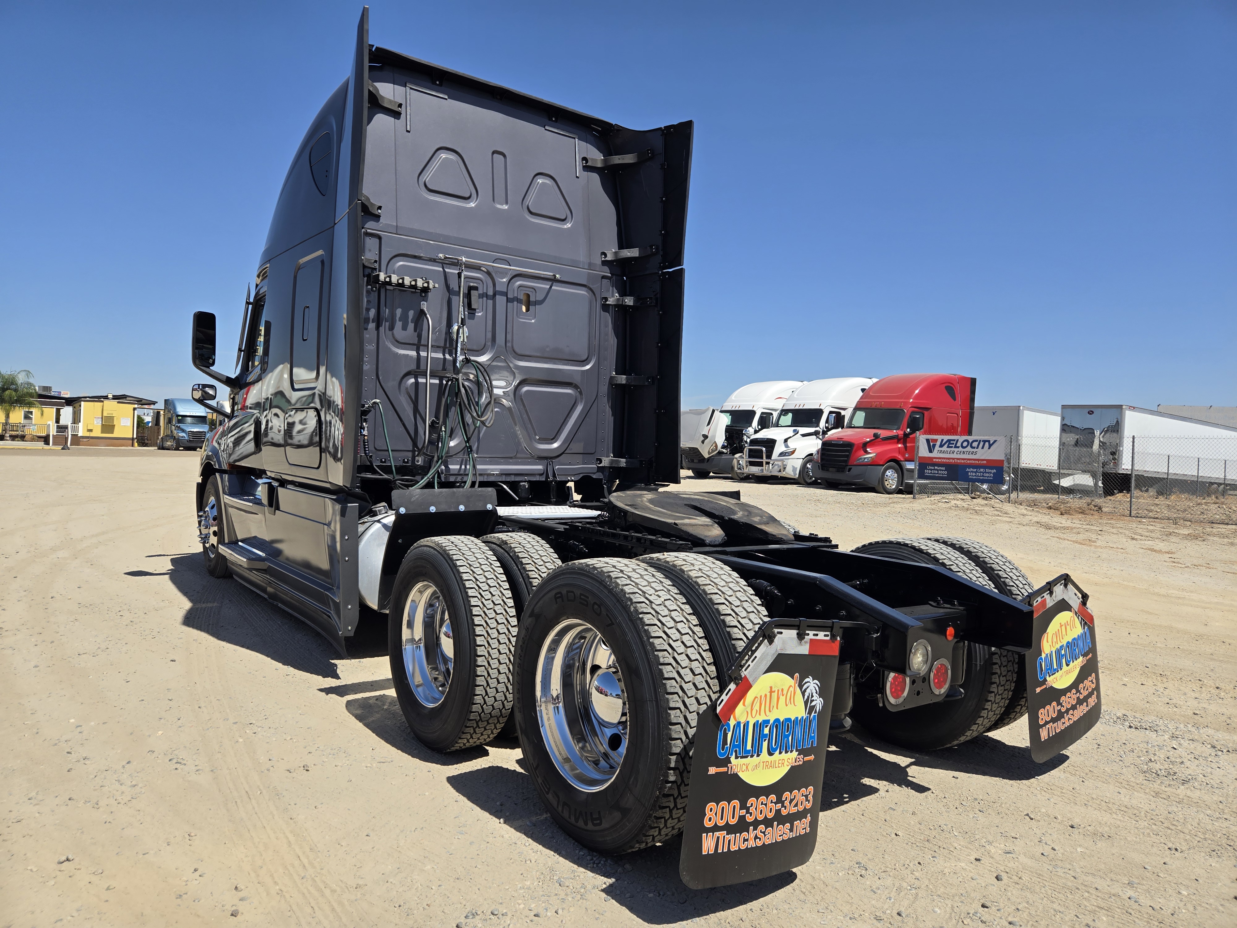 2021 FREIGHTLINER CASCADIA 126SLP - image 4
