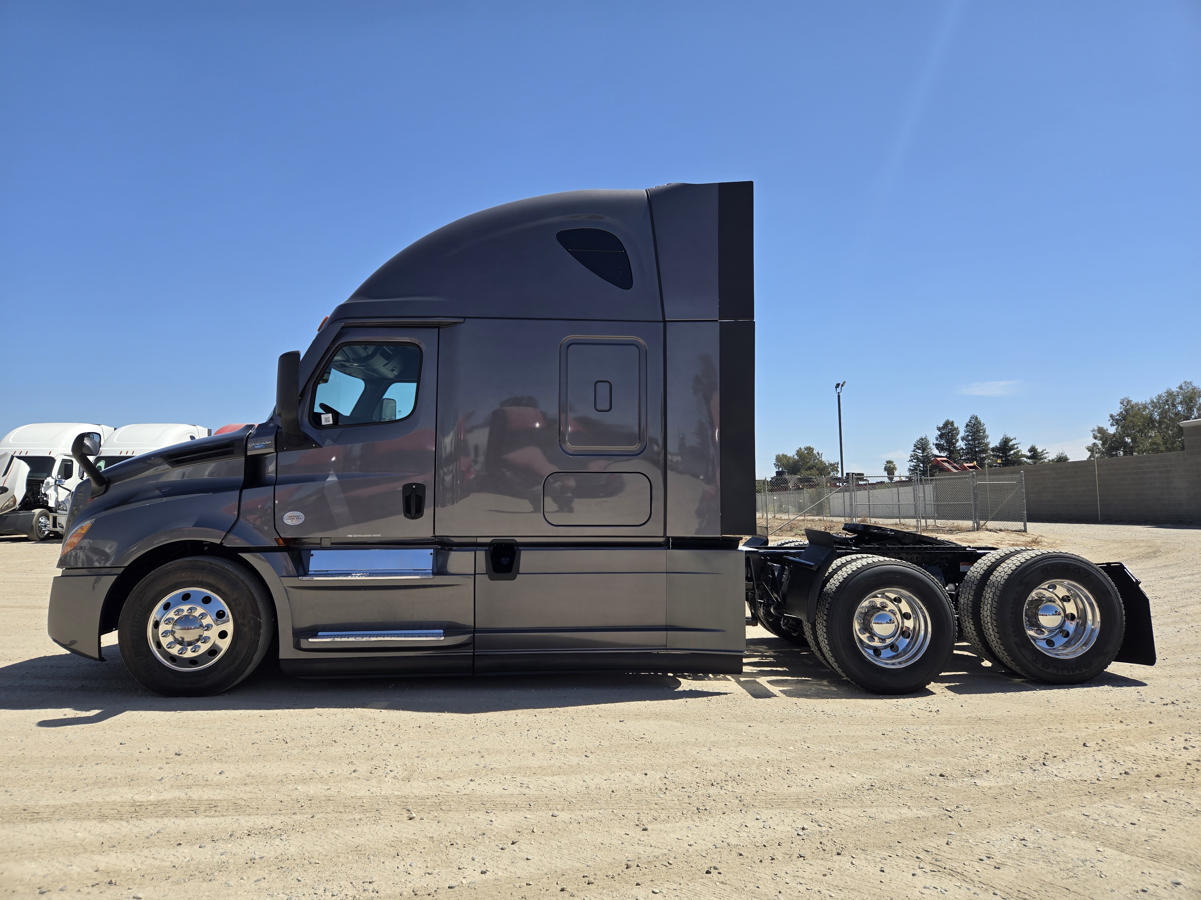 2021 FREIGHTLINER CASCADIA 126SLP - image 3