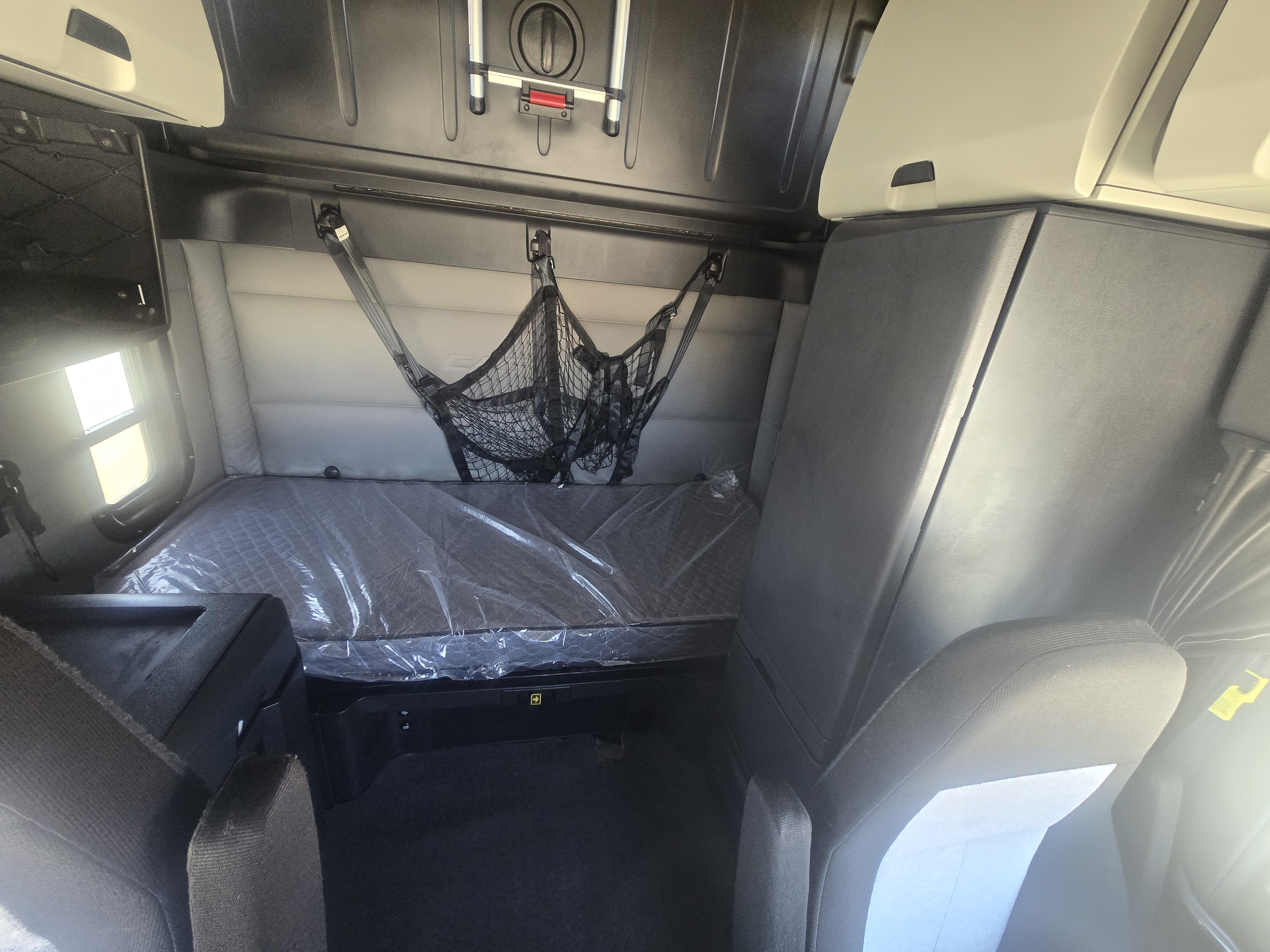 2021 FREIGHTLINER CASCADIA 126SLP - image 19