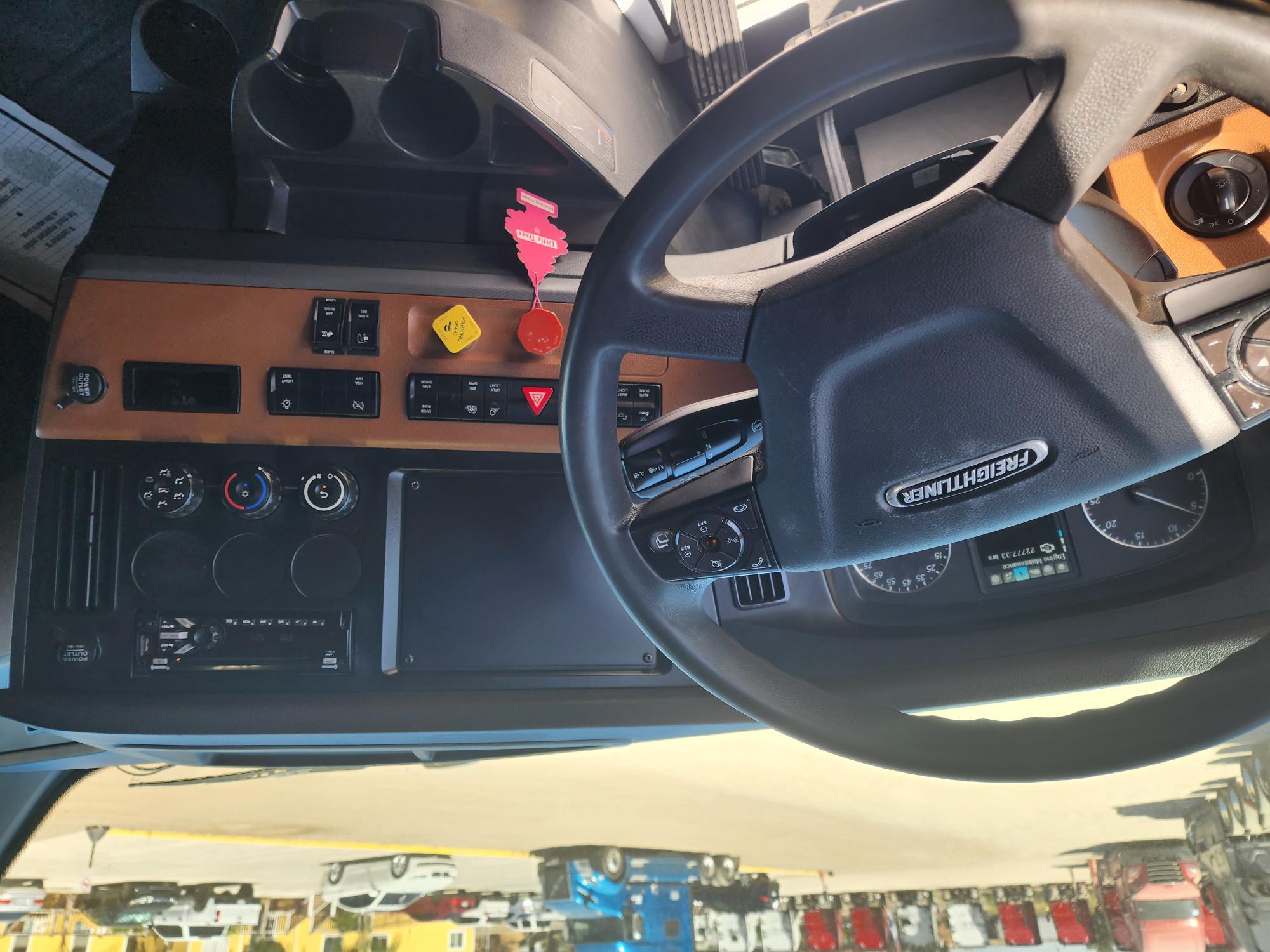 2020 FREIGHTLINER CASCADIA 126SLP - image 18