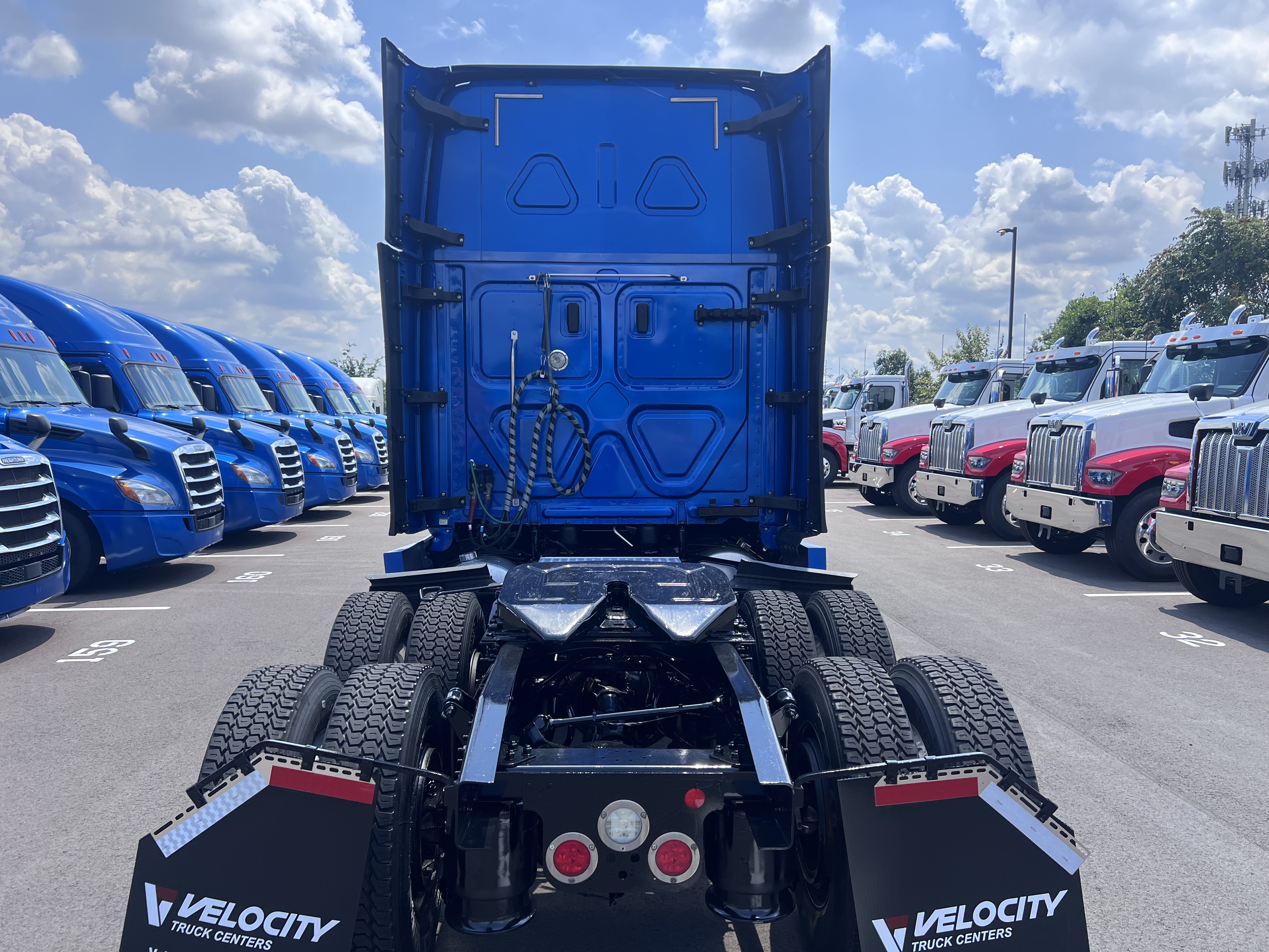 2021 FREIGHTLINER CASCADIA 126SLP - image 5