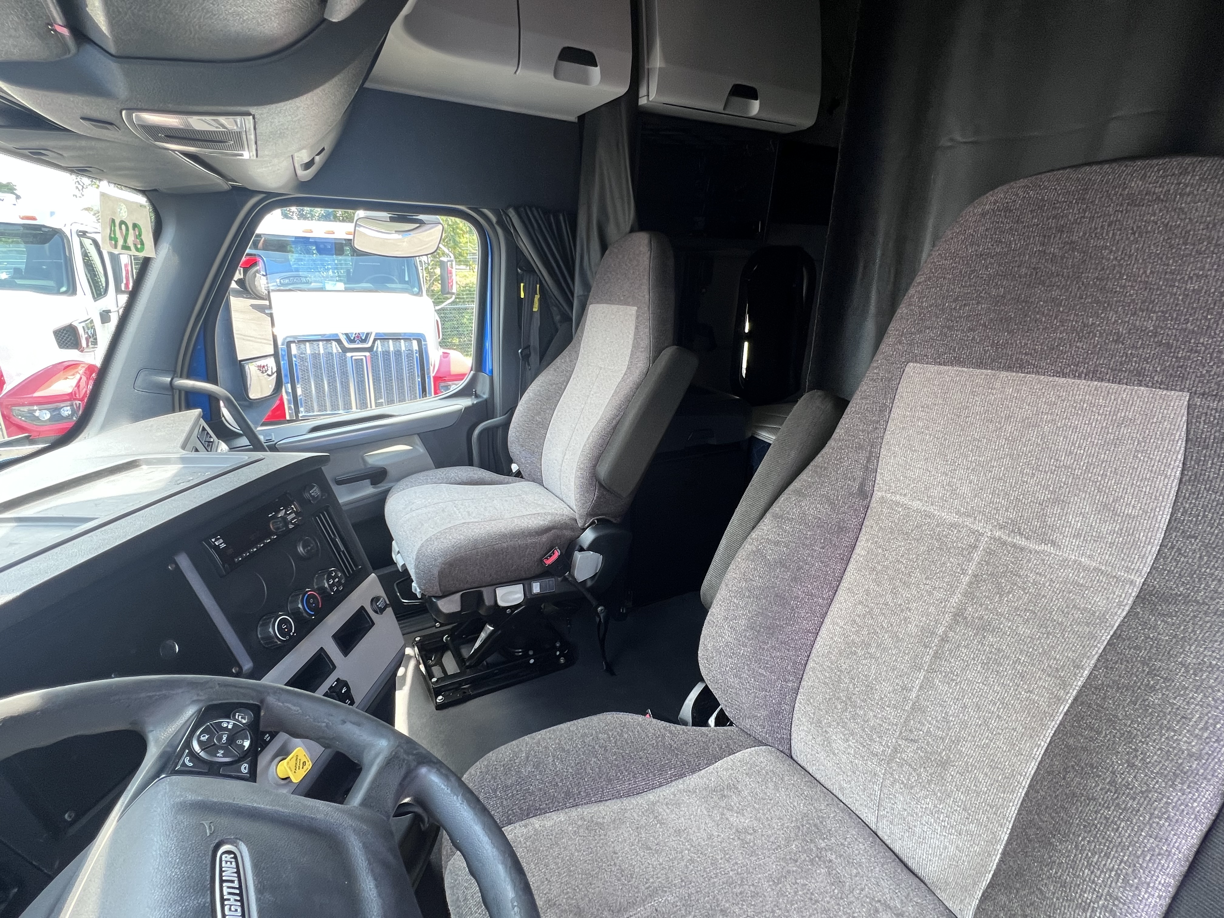 2021 FREIGHTLINER CASCADIA 126SLP - image 9