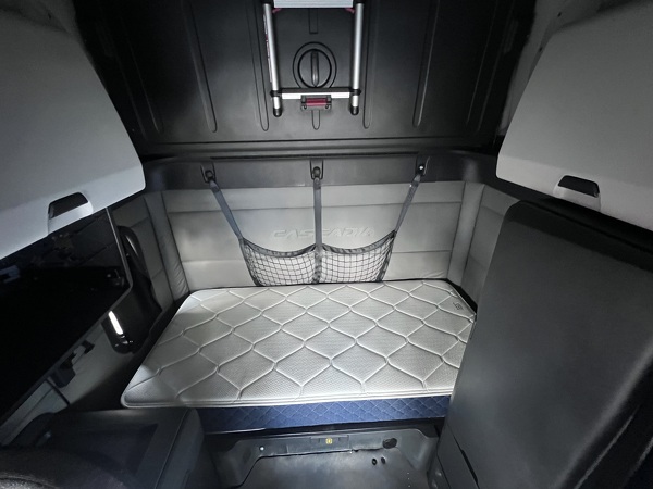 FREIGHTLINER CASCADIA 126SLP 2021