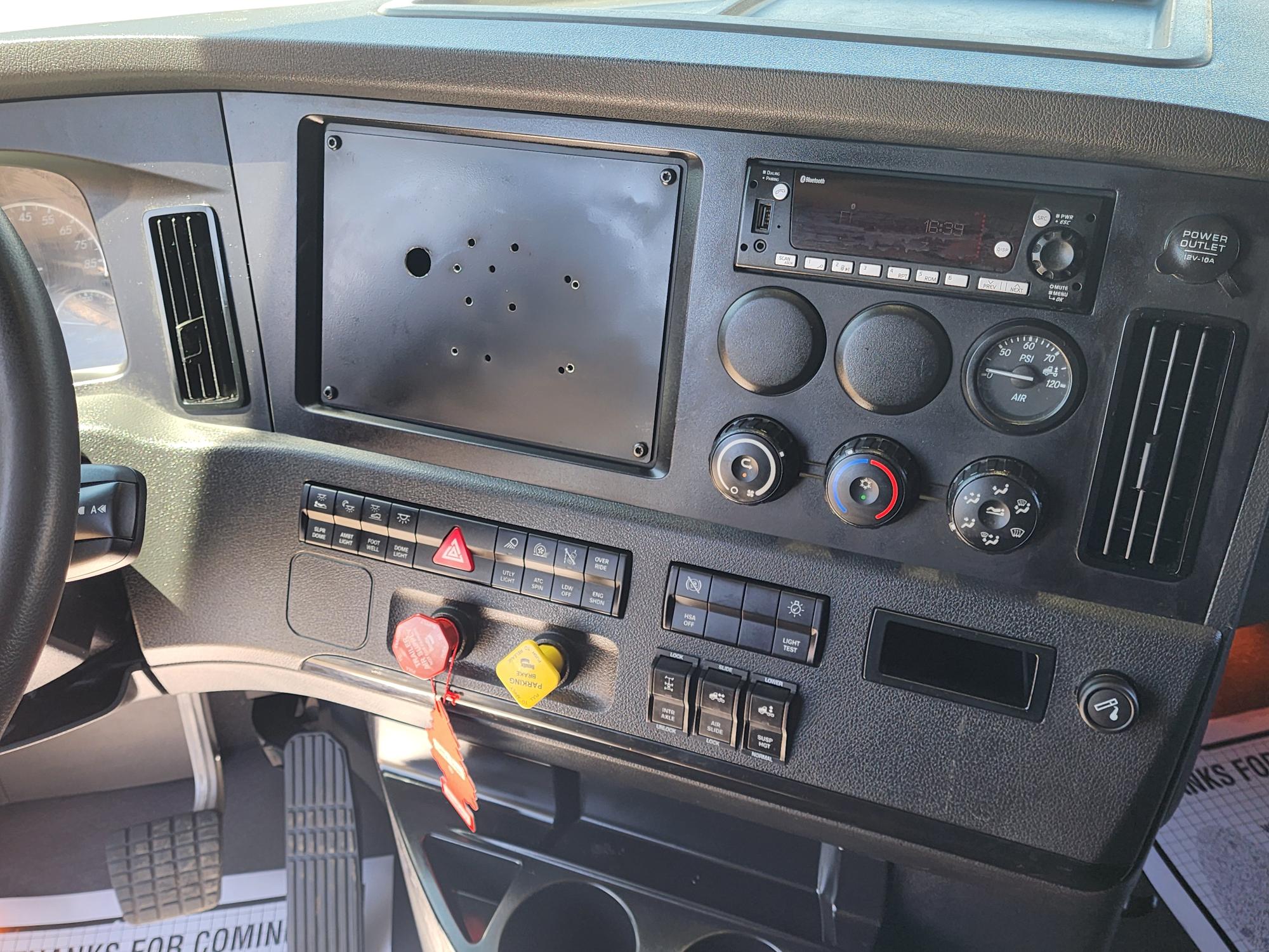 2023 FREIGHTLINER CASCADIA 126SLP - image 16