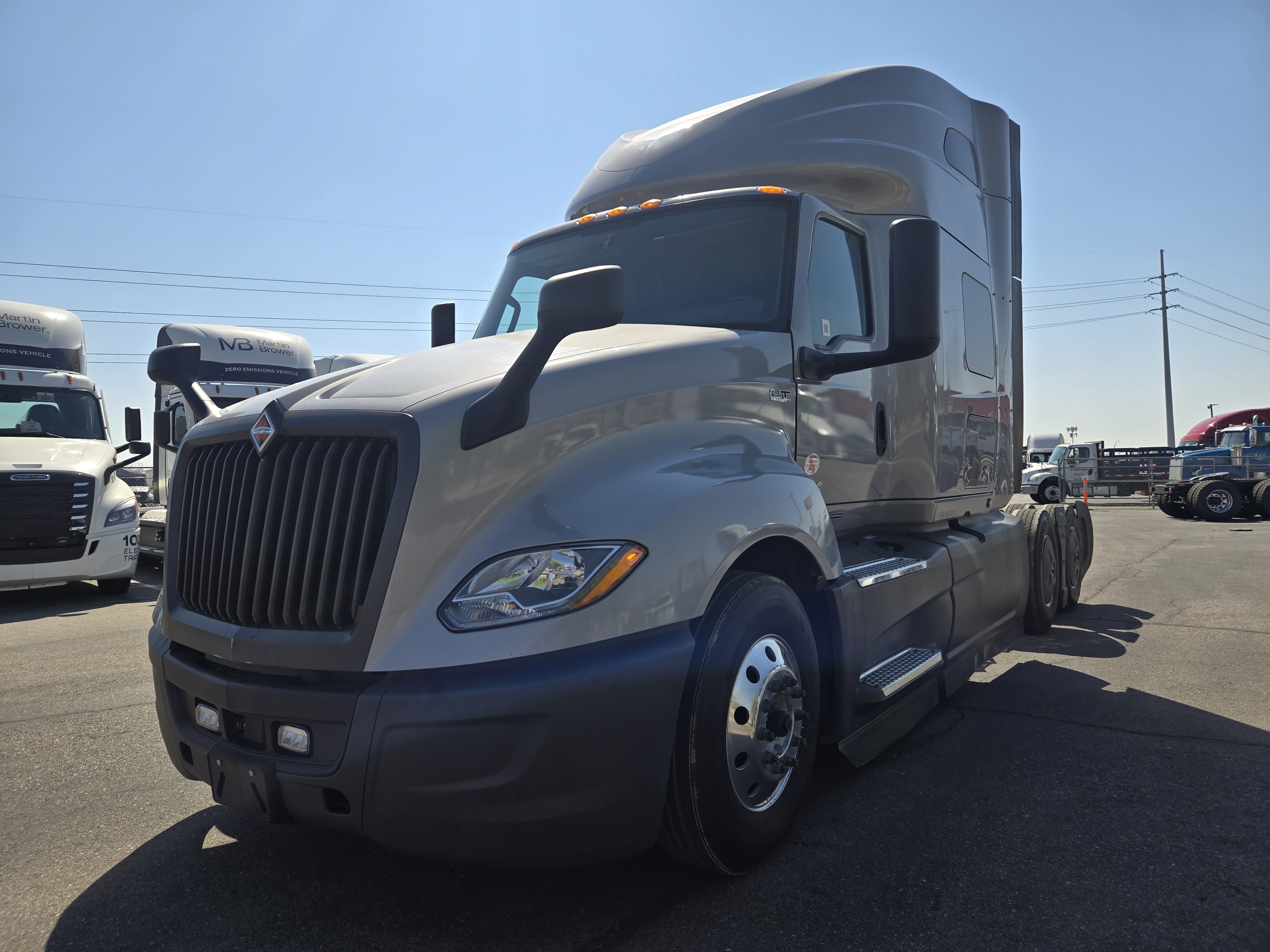 2022 INTERNATIONAL LT625 - image 1