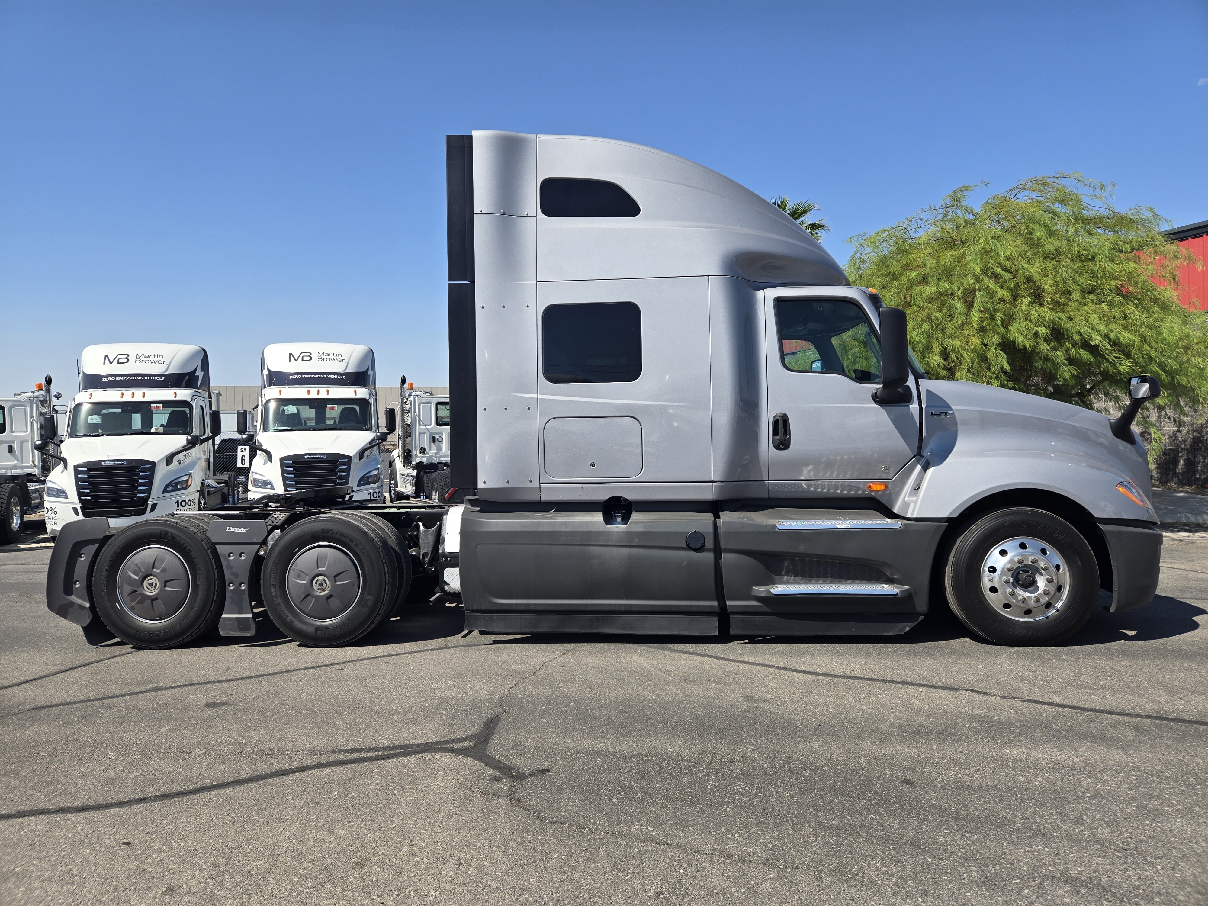 2022 INTERNATIONAL LT625 - image 4