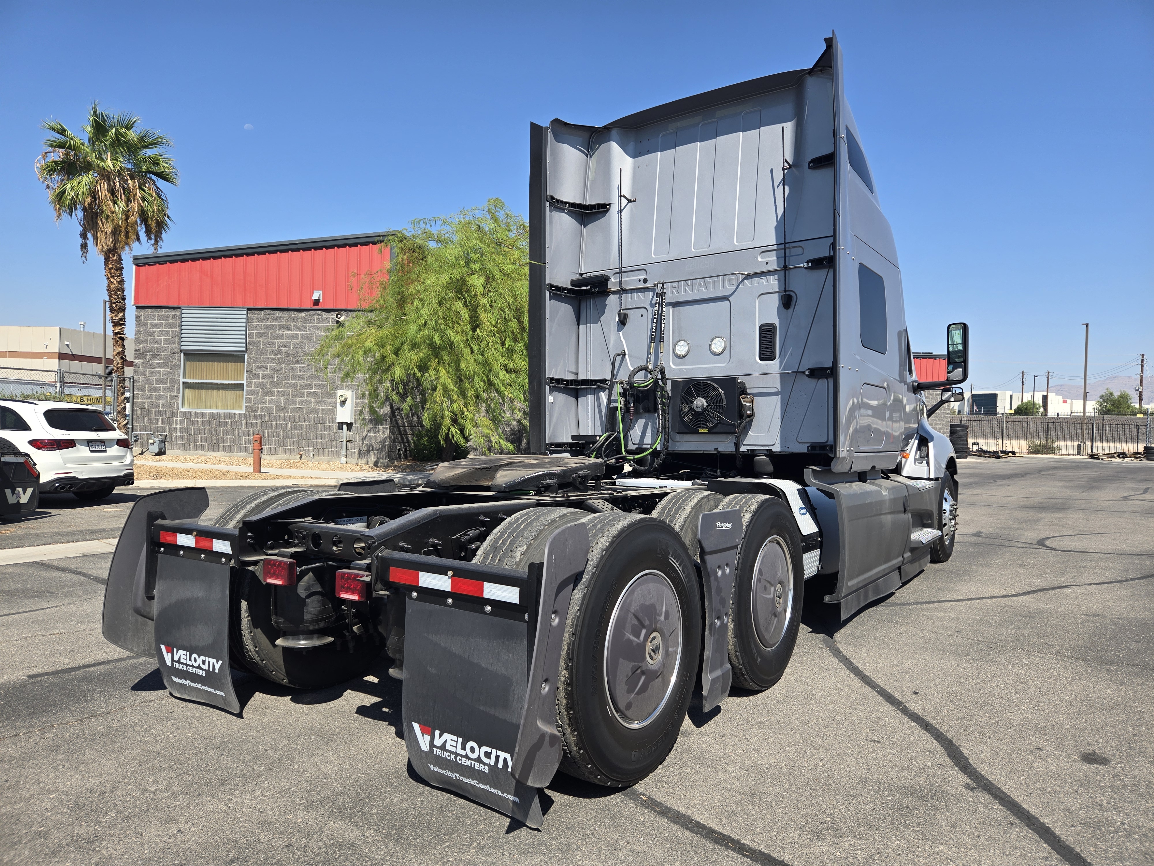 2022 INTERNATIONAL LT625 - image 5