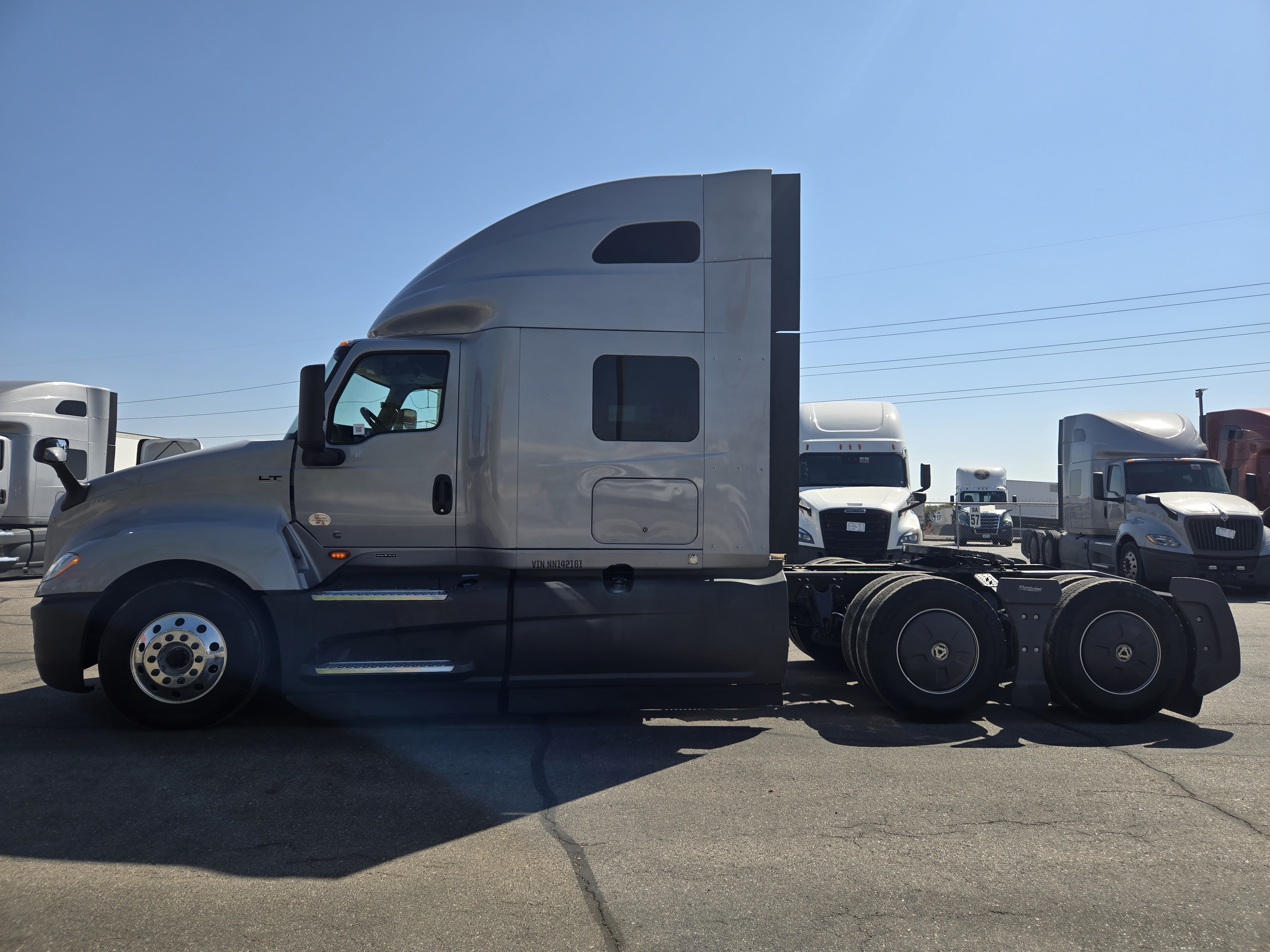 2022 INTERNATIONAL LT625 - image 8