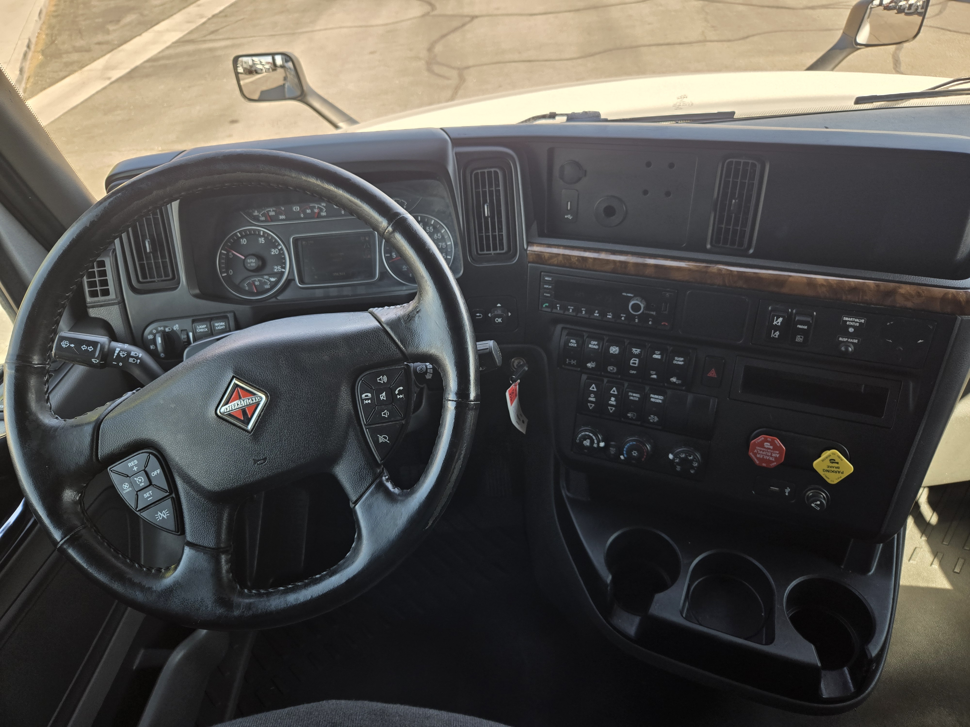 2022 INTERNATIONAL LT625 - image 11