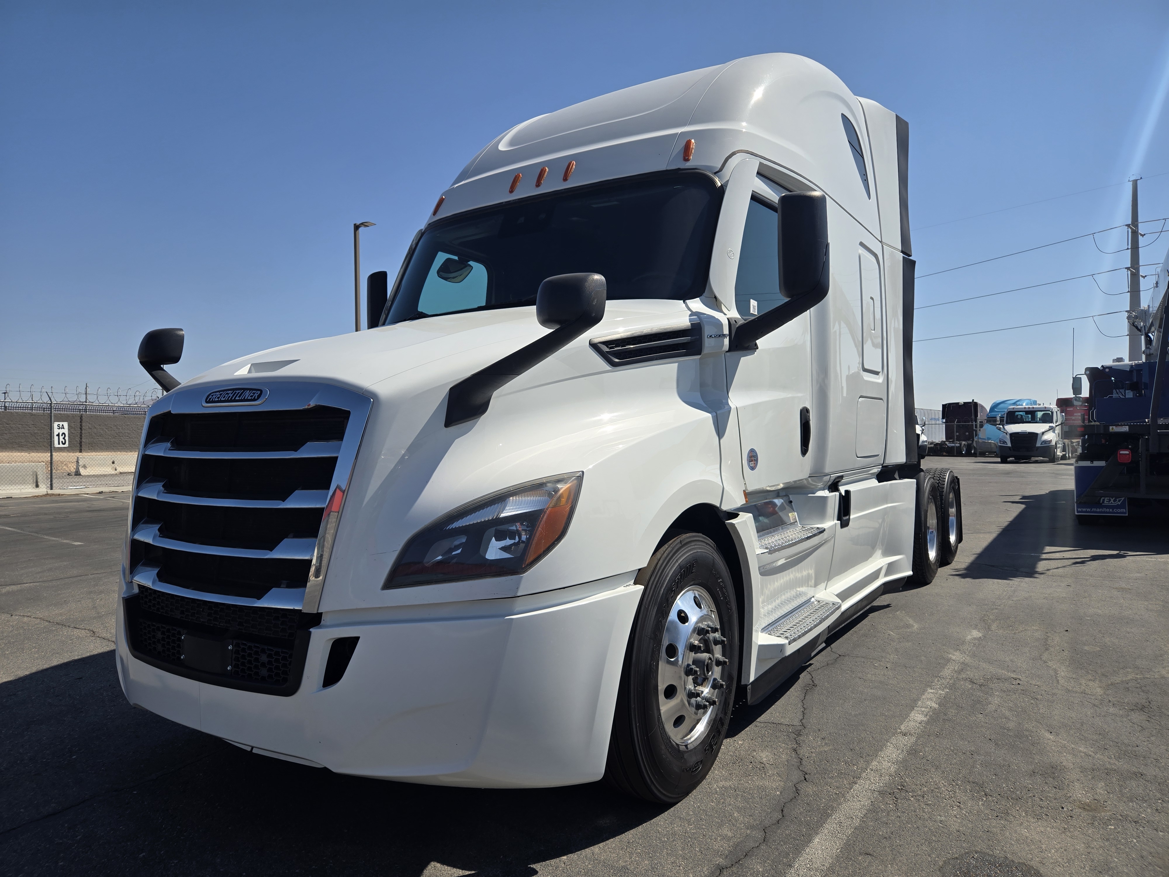 2021 FREIGHTLINER CASCADIA 126SLP - image 1