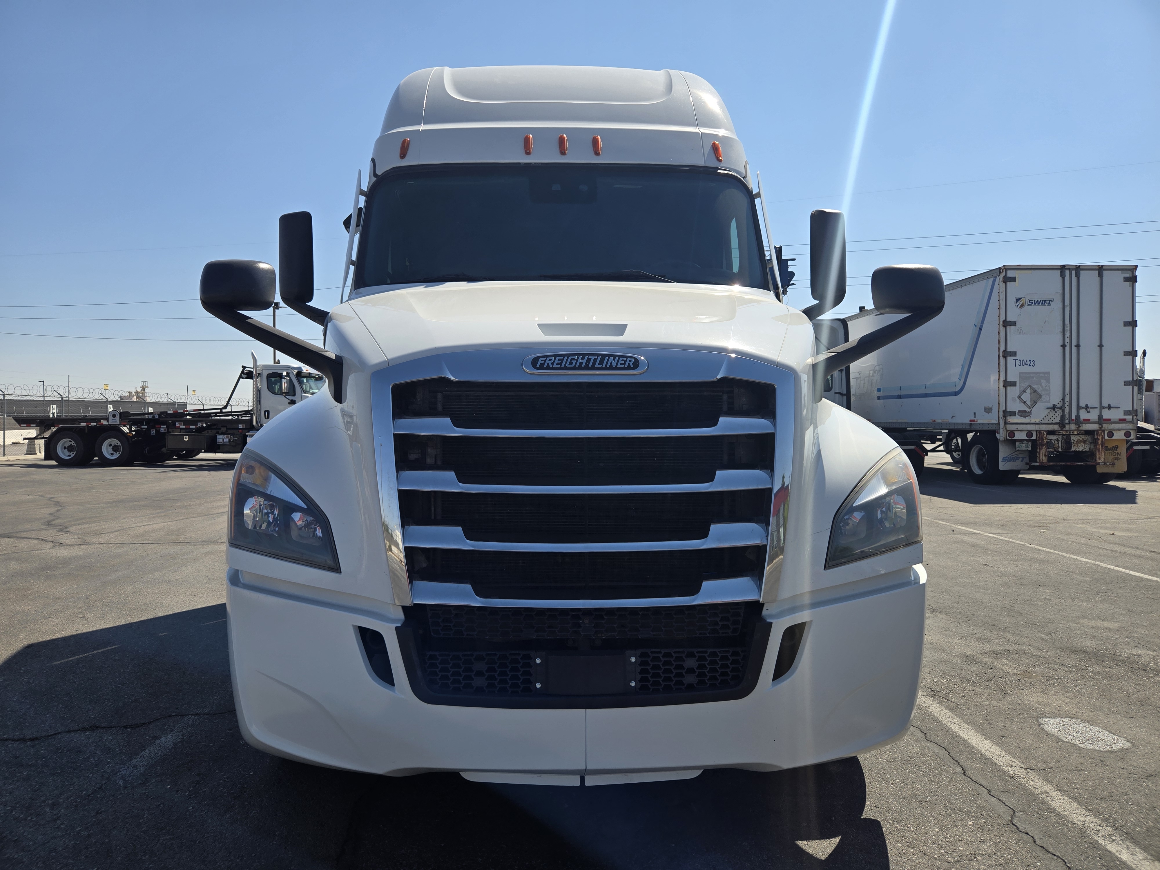 2021 FREIGHTLINER CASCADIA 126SLP - image 2