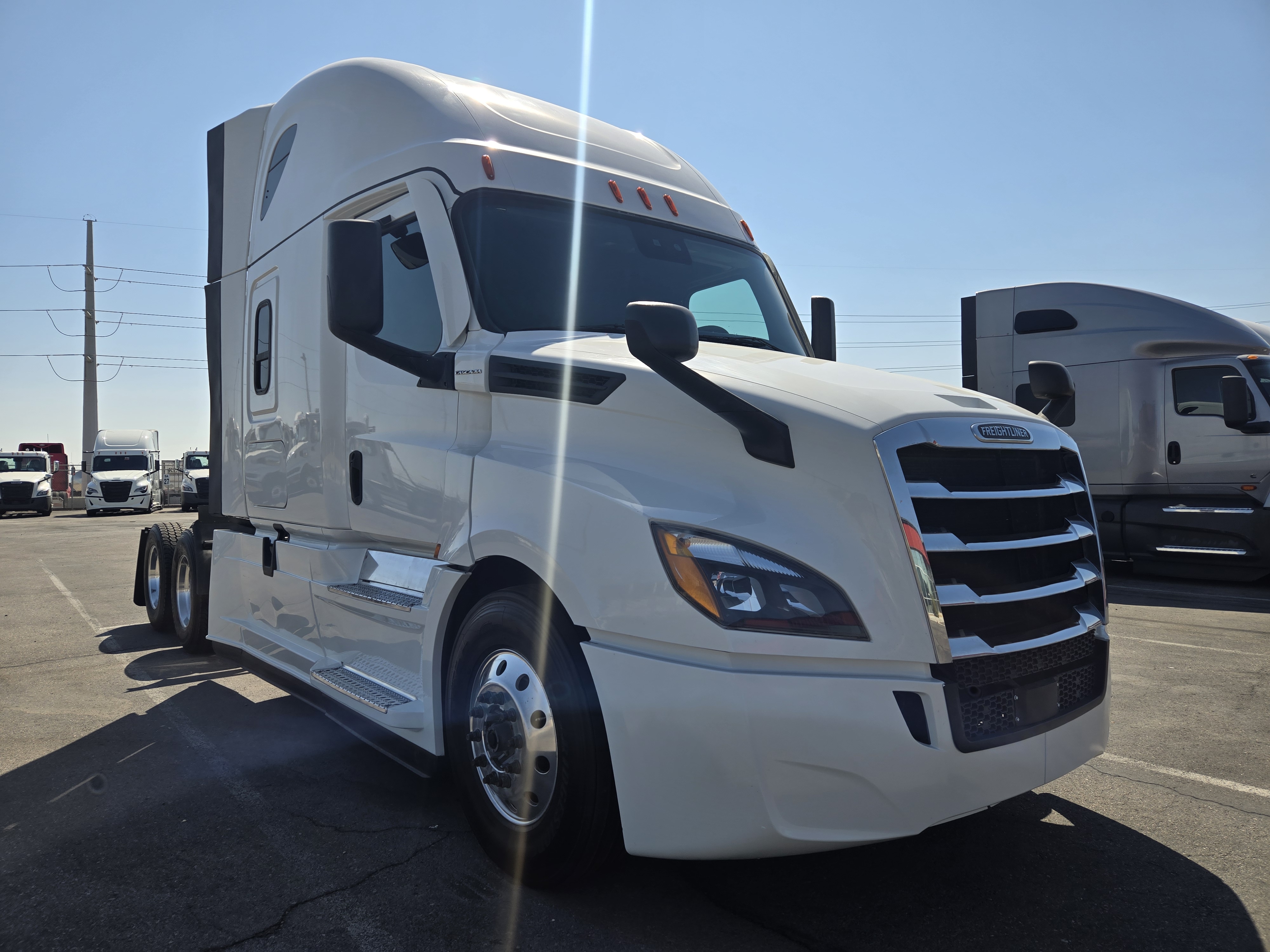 2021 FREIGHTLINER CASCADIA 126SLP - image 8