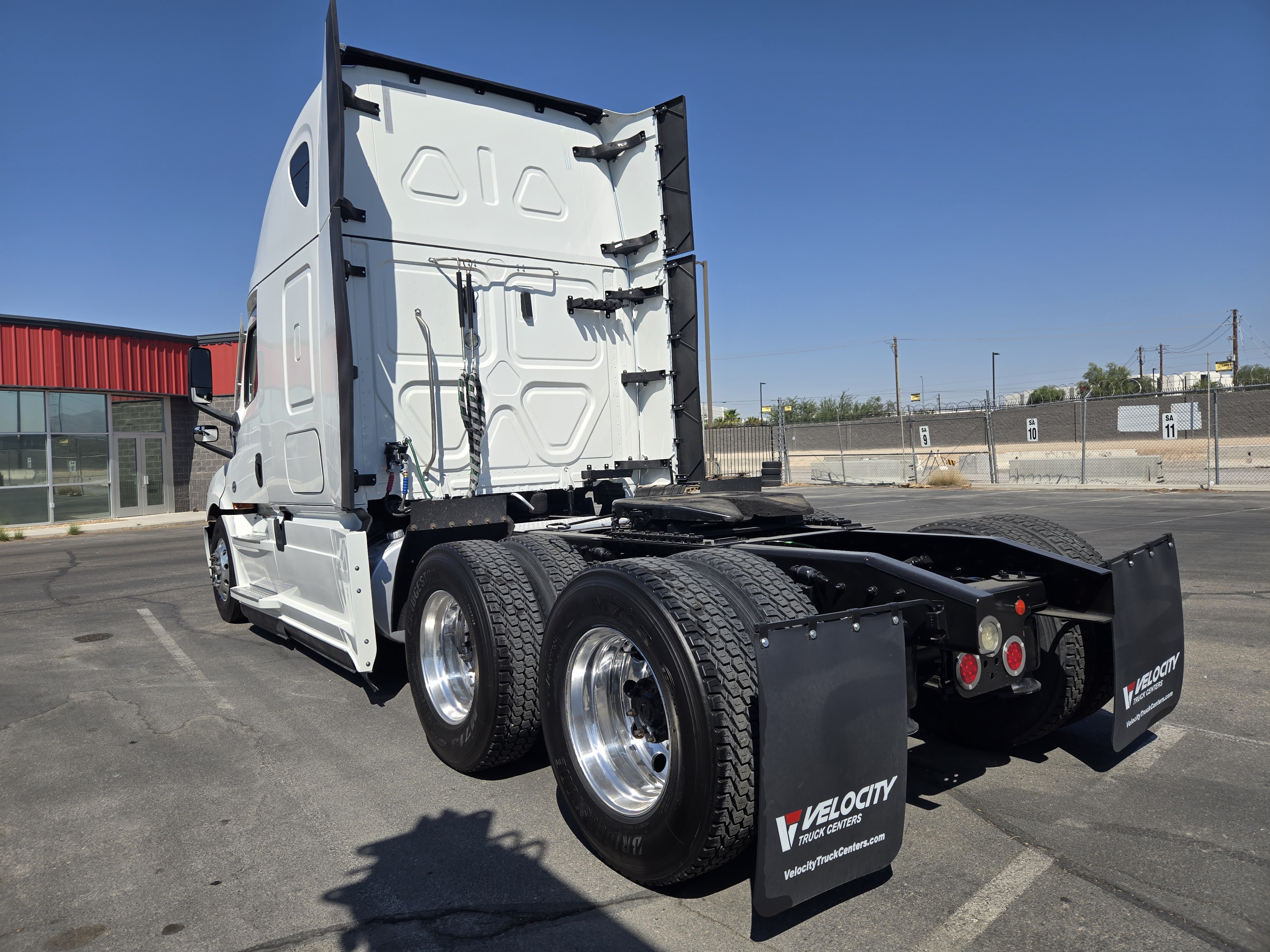 2021 FREIGHTLINER CASCADIA 126SLP - image 4
