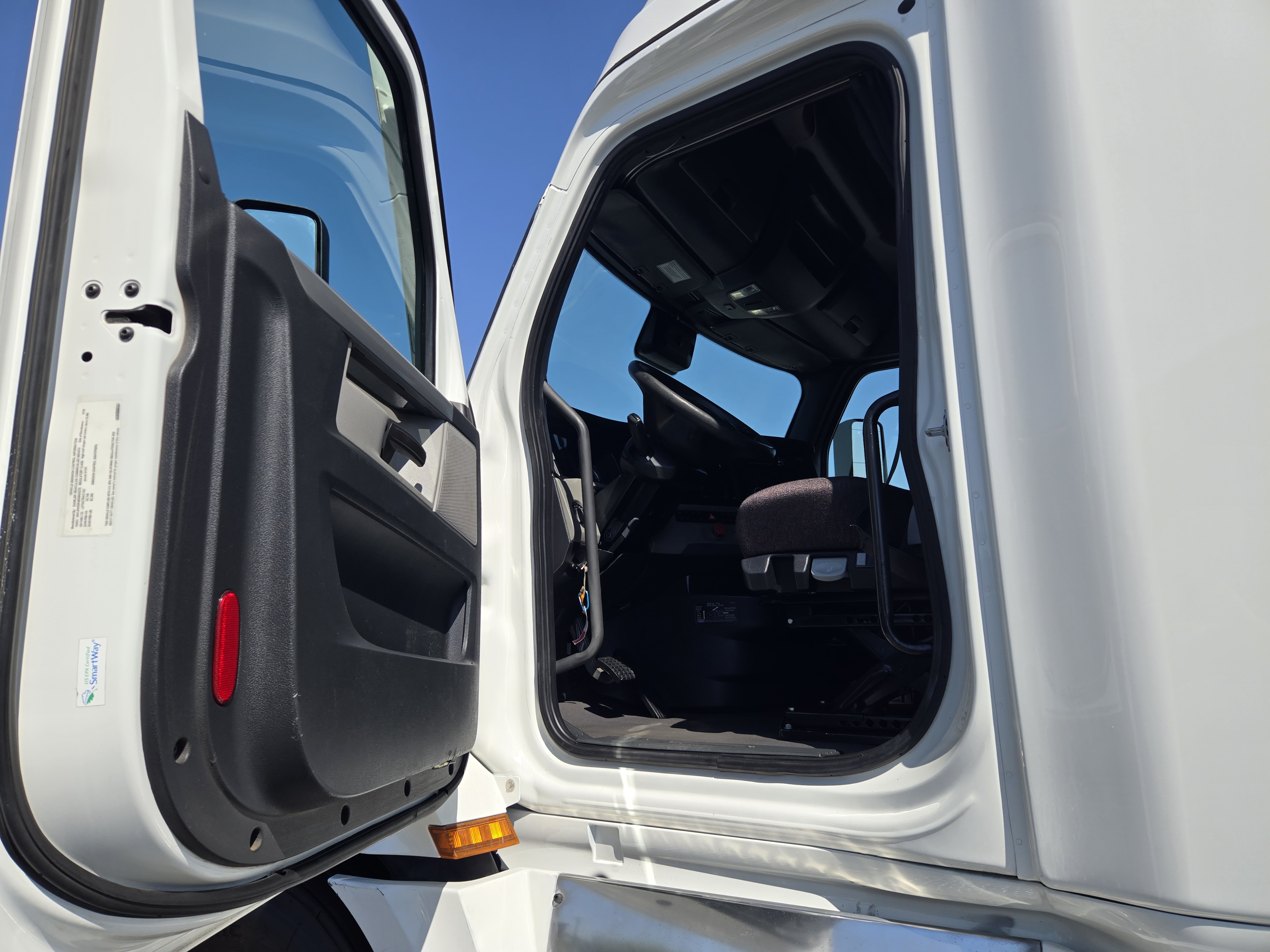 2021 FREIGHTLINER CASCADIA 126SLP - image 14