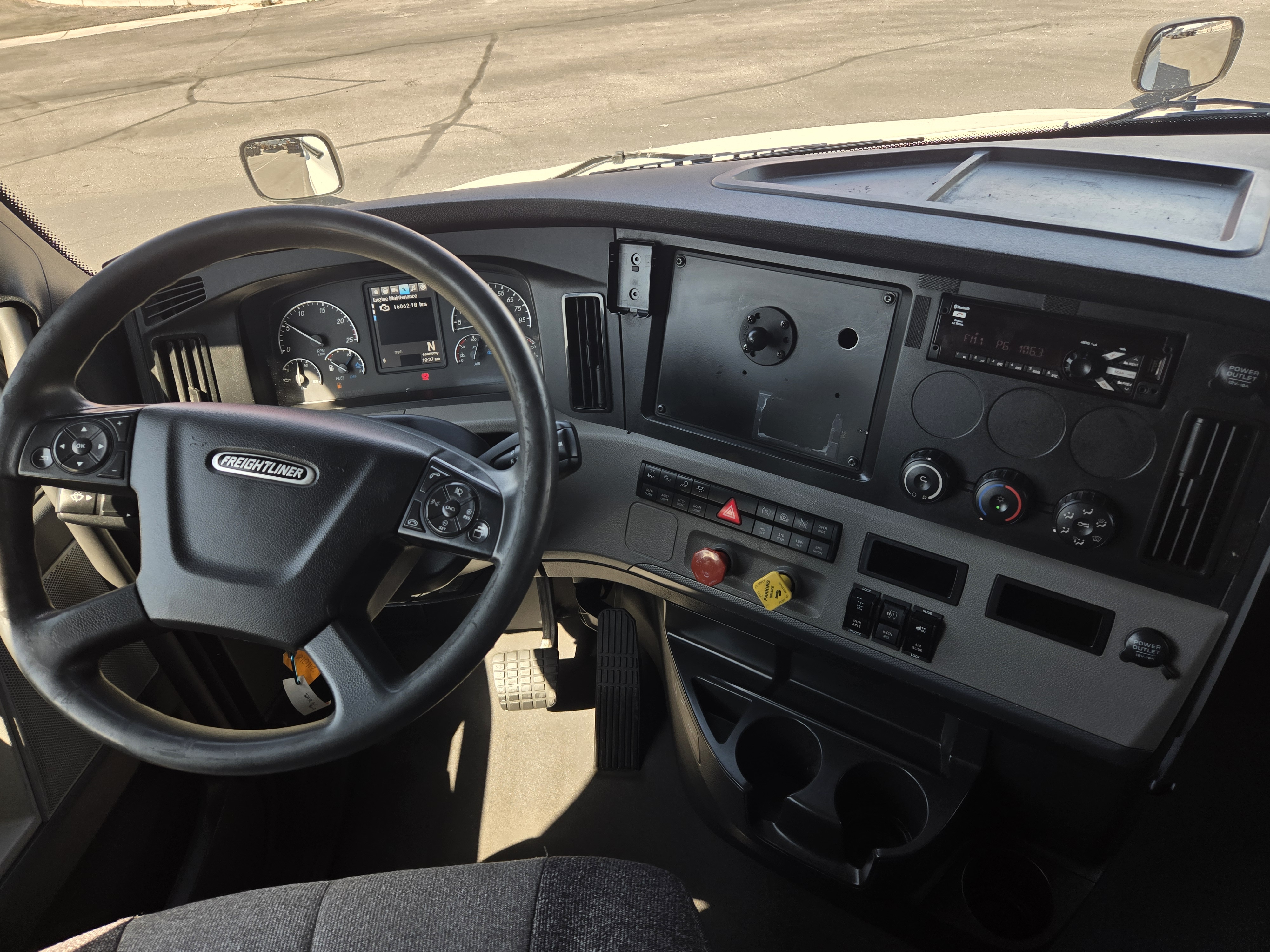 2021 FREIGHTLINER CASCADIA 126SLP - image 13