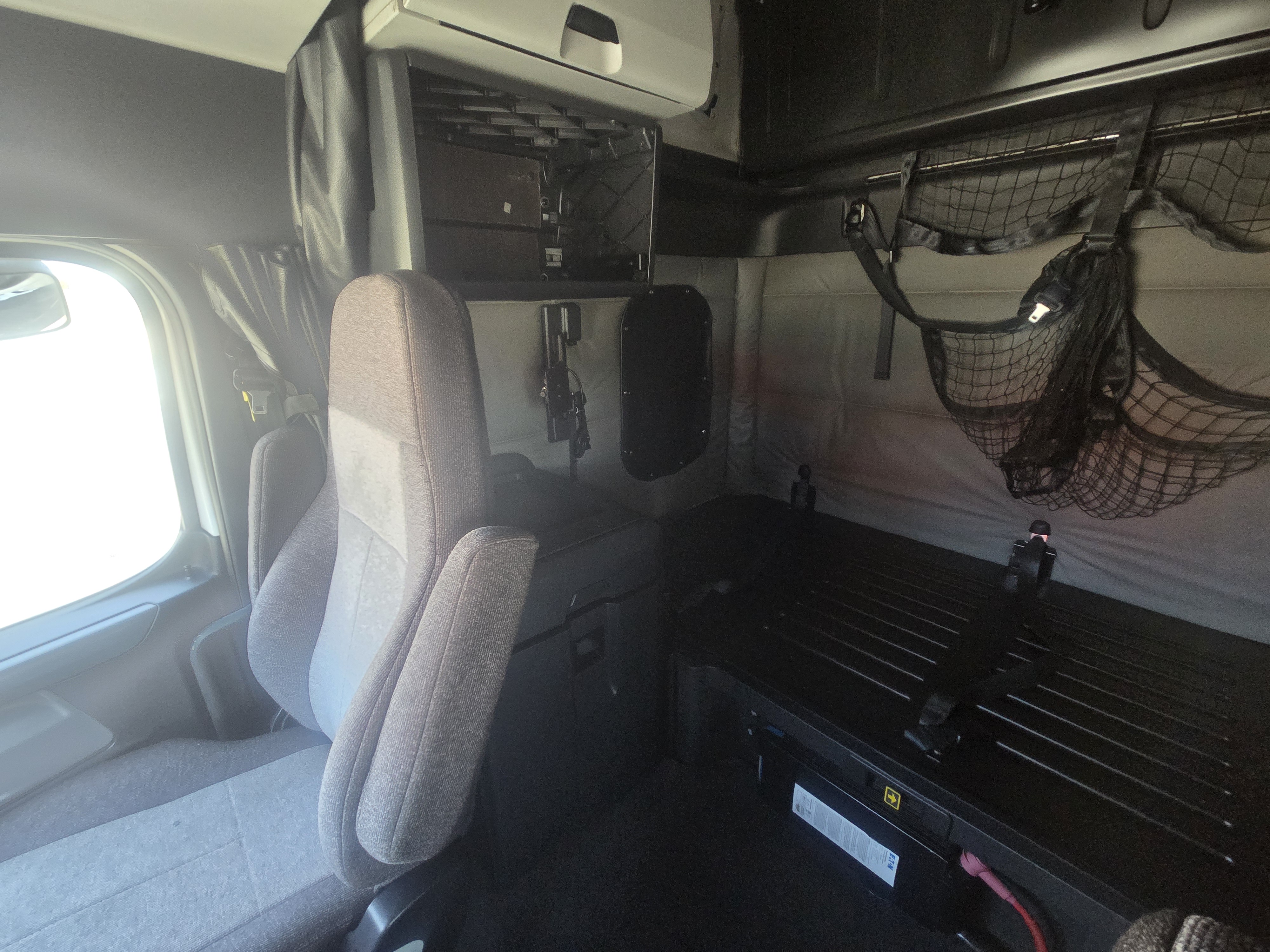 2021 FREIGHTLINER CASCADIA 126SLP - image 17