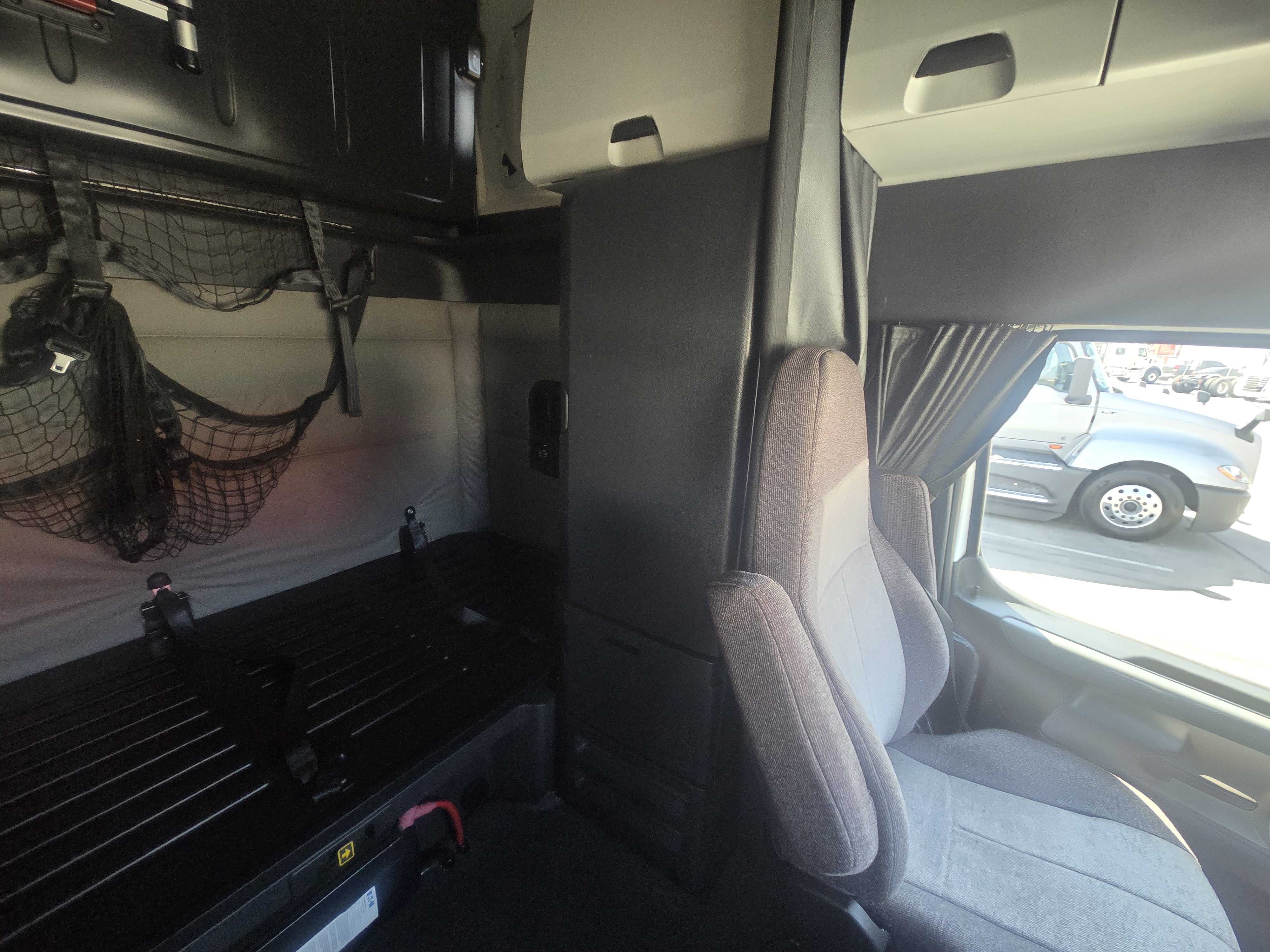 2021 FREIGHTLINER CASCADIA 126SLP - image 18