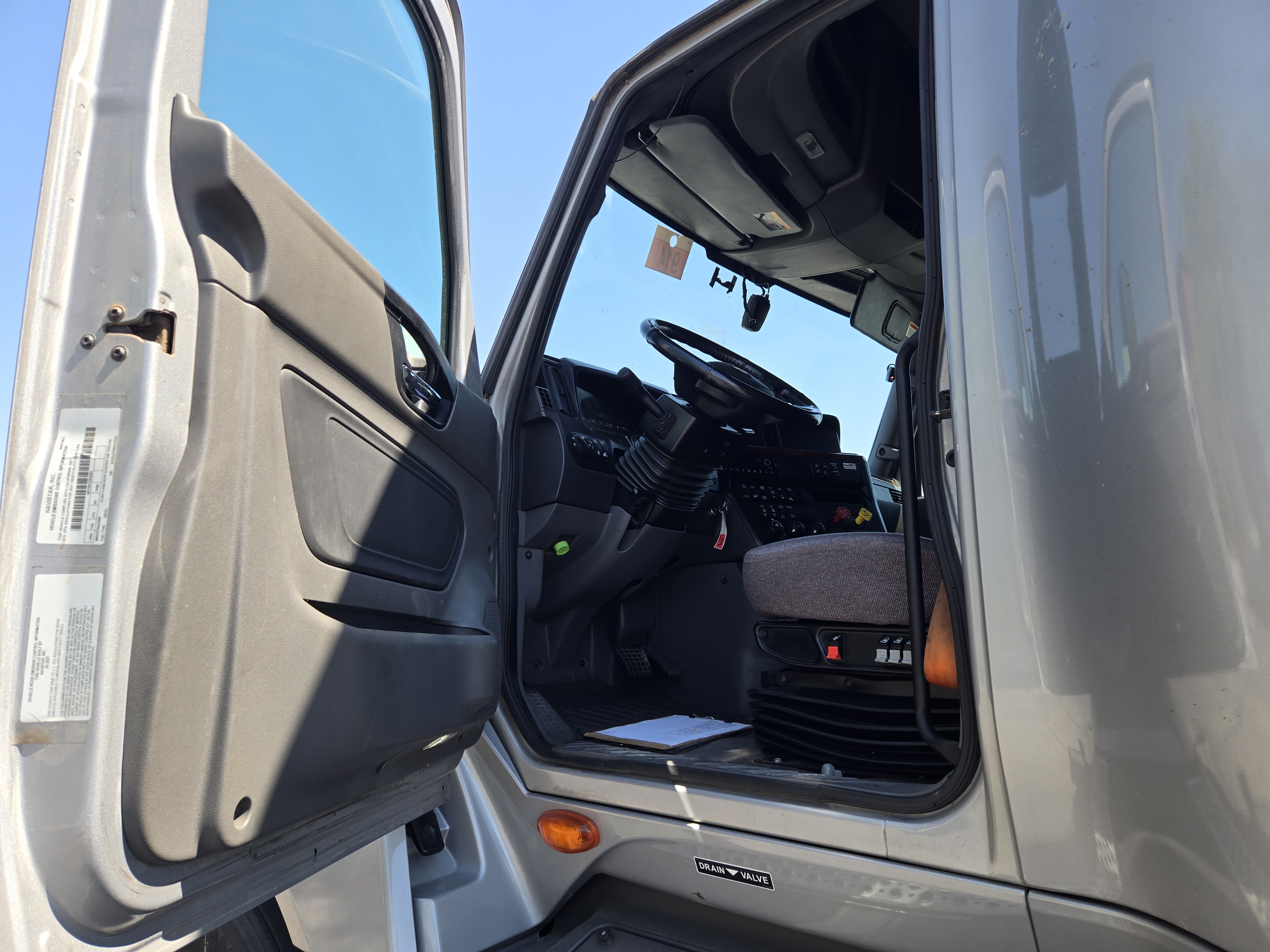 2022 INTERNATIONAL LT625 - image 10