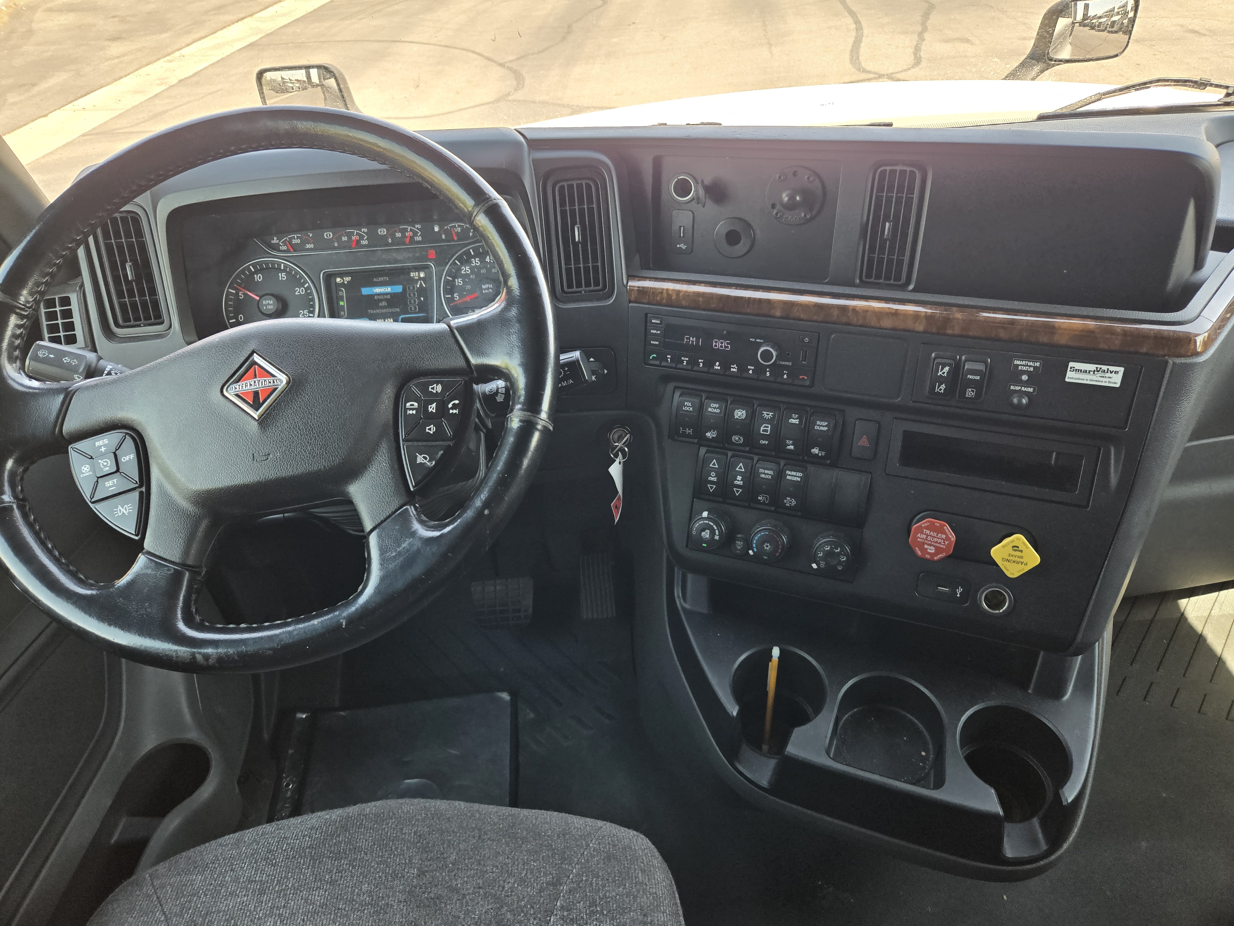 2022 INTERNATIONAL LT625 - image 11