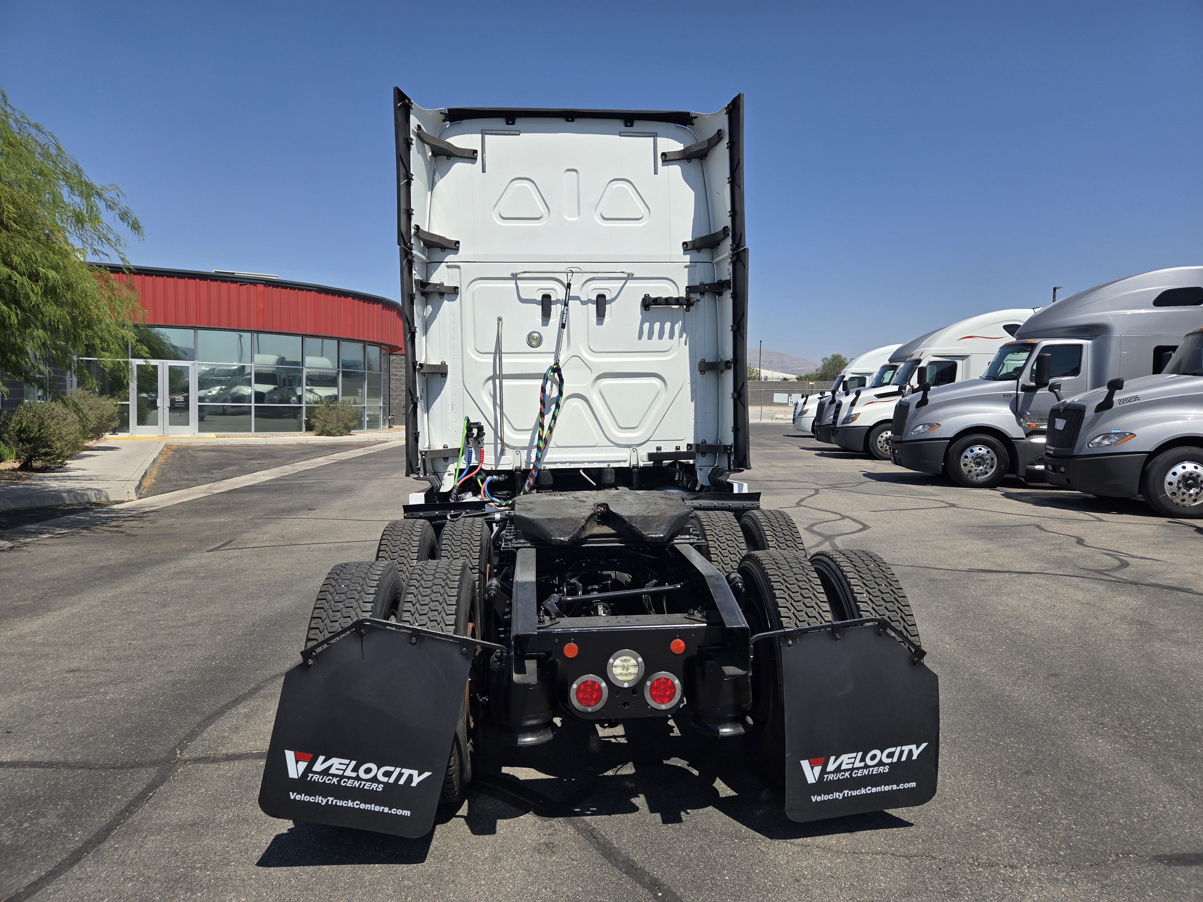 2019 FREIGHTLINER CASCADIA 126SLP - image 5
