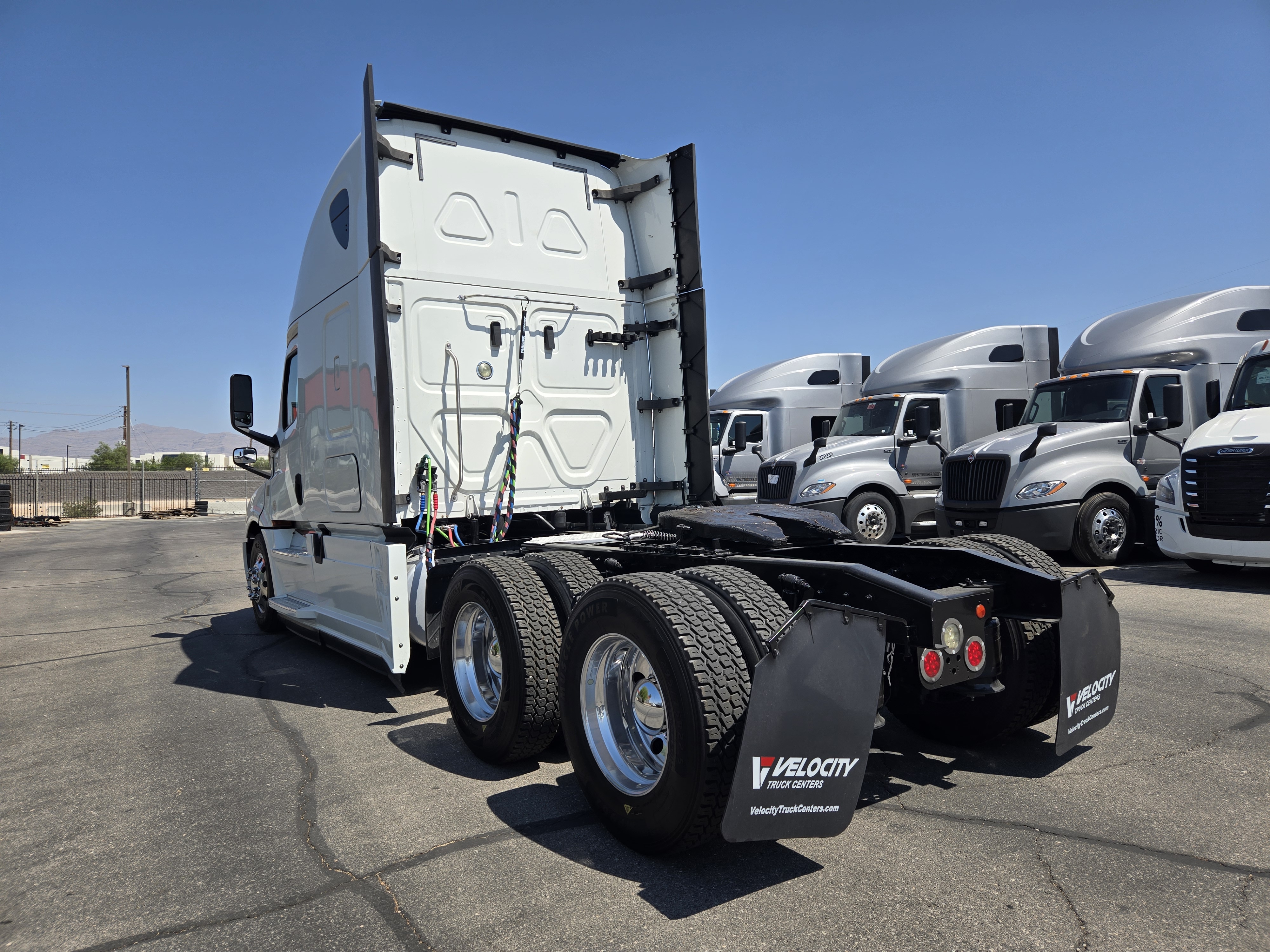 2019 FREIGHTLINER CASCADIA 126SLP - image 4