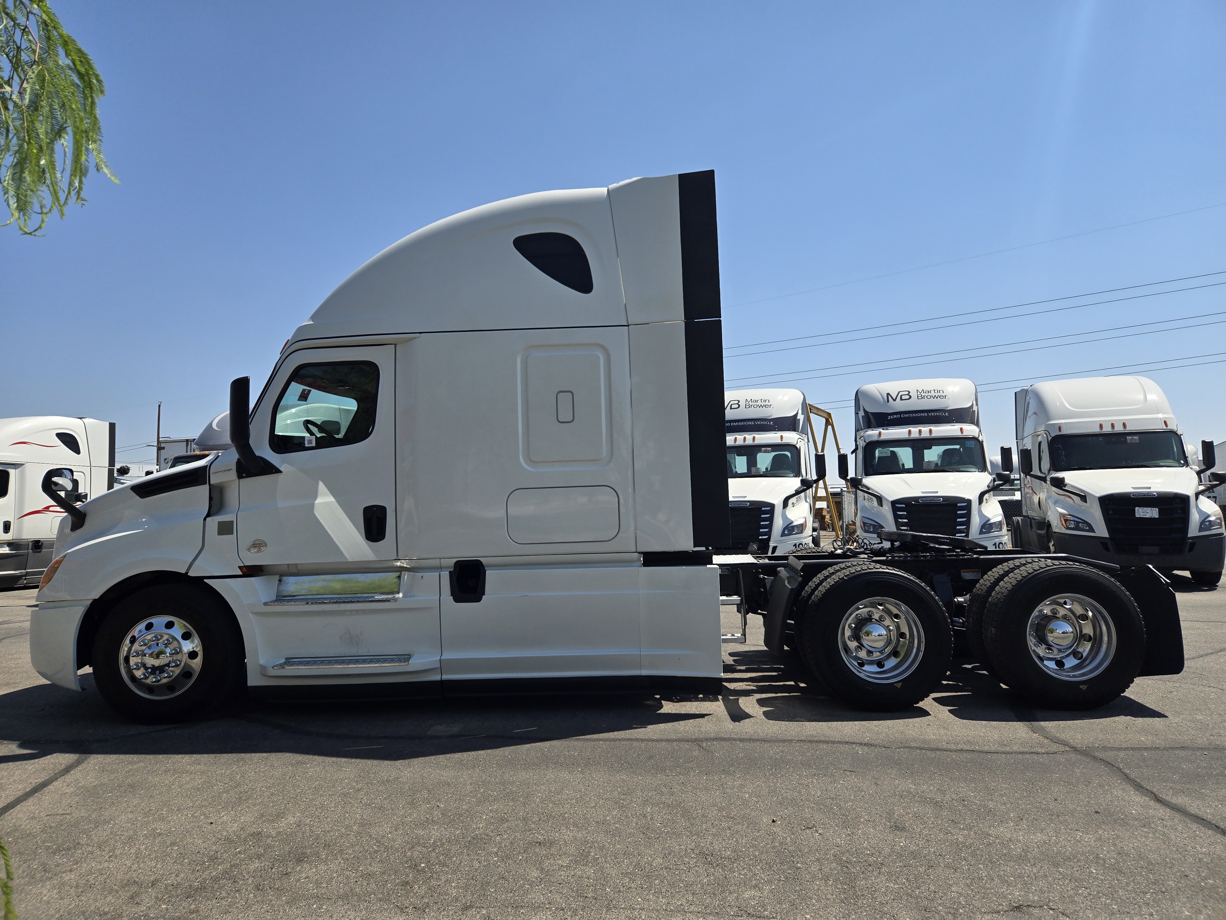 2019 FREIGHTLINER CASCADIA 126SLP - image 3