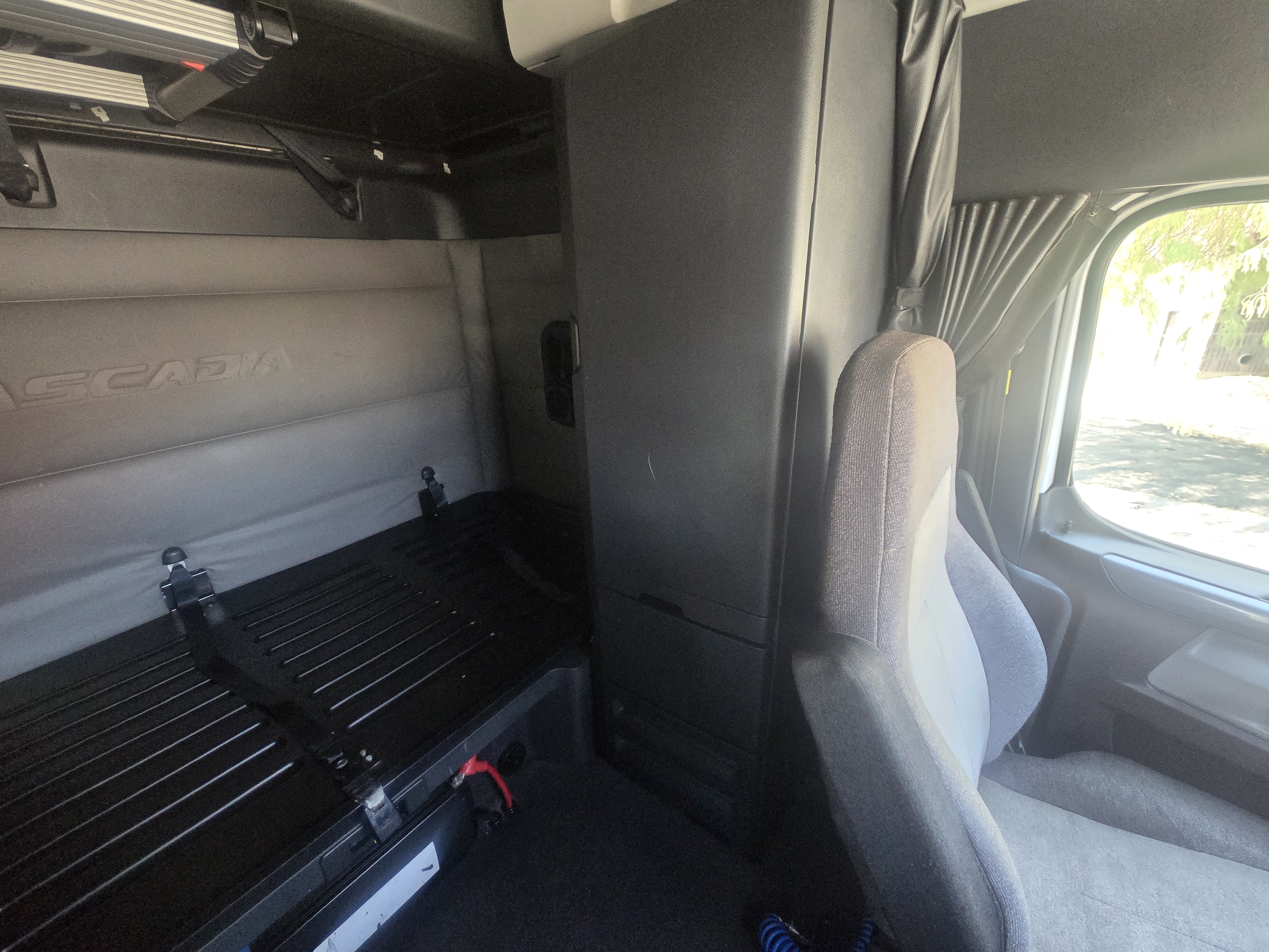 2019 FREIGHTLINER CASCADIA 126SLP - image 16